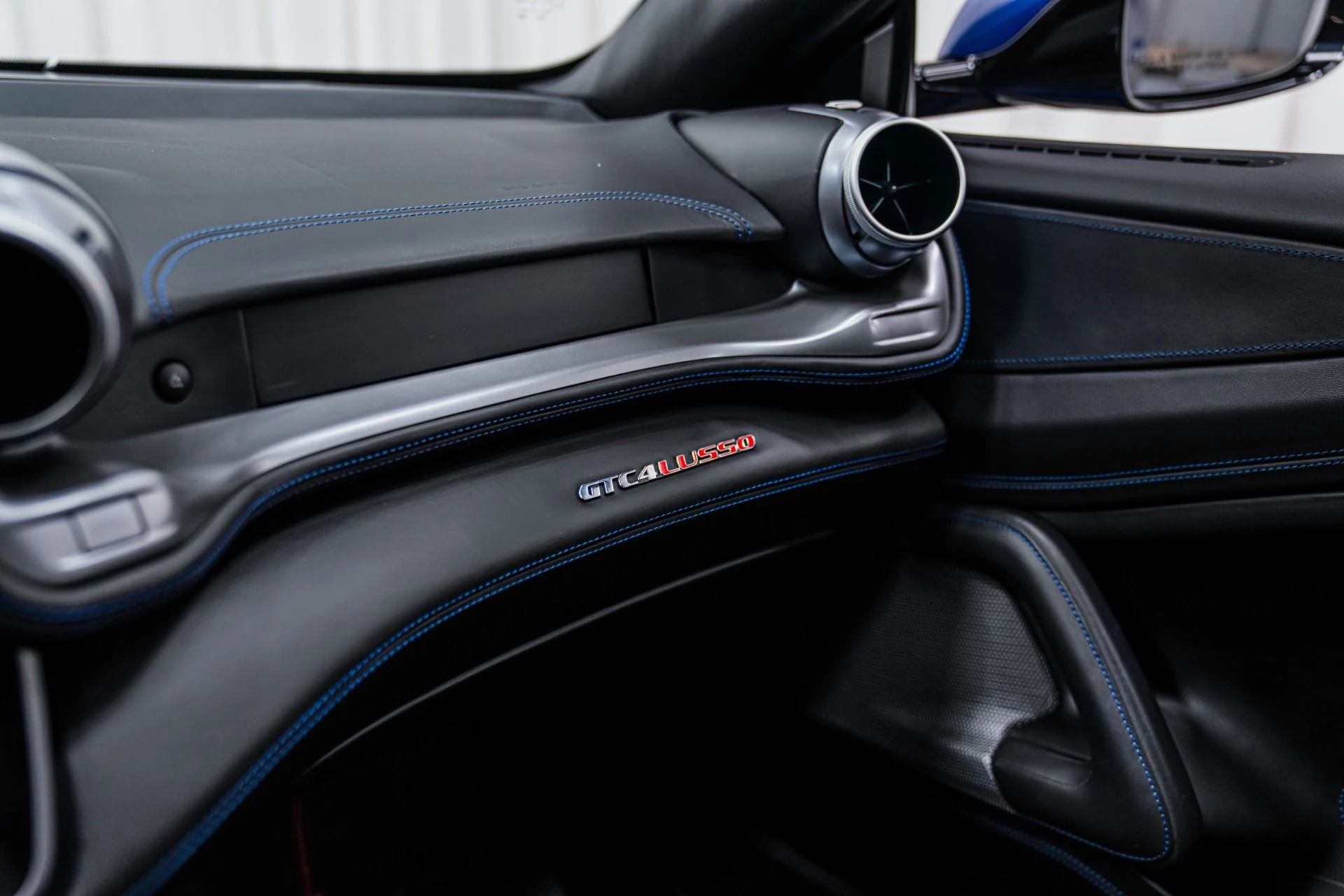 mph027_1210258175_Used_2019_Ferrari_GTC_4_Lusso_V12_1762198227_ff4fb5d094