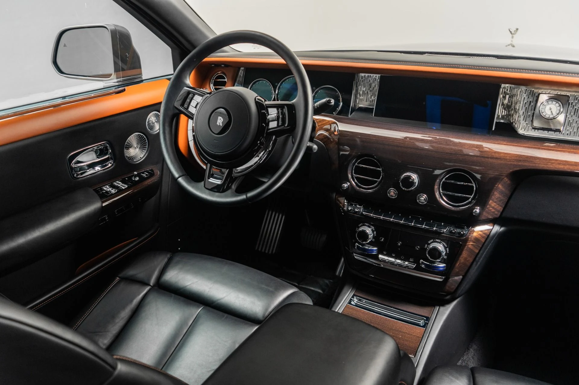mph027_1210689750_Used_2019_Rolls_Royce_Phantom_The_Phantom_Package_Two_Tone_Paint_Bespoke_Audio_1785353671_d15740827c