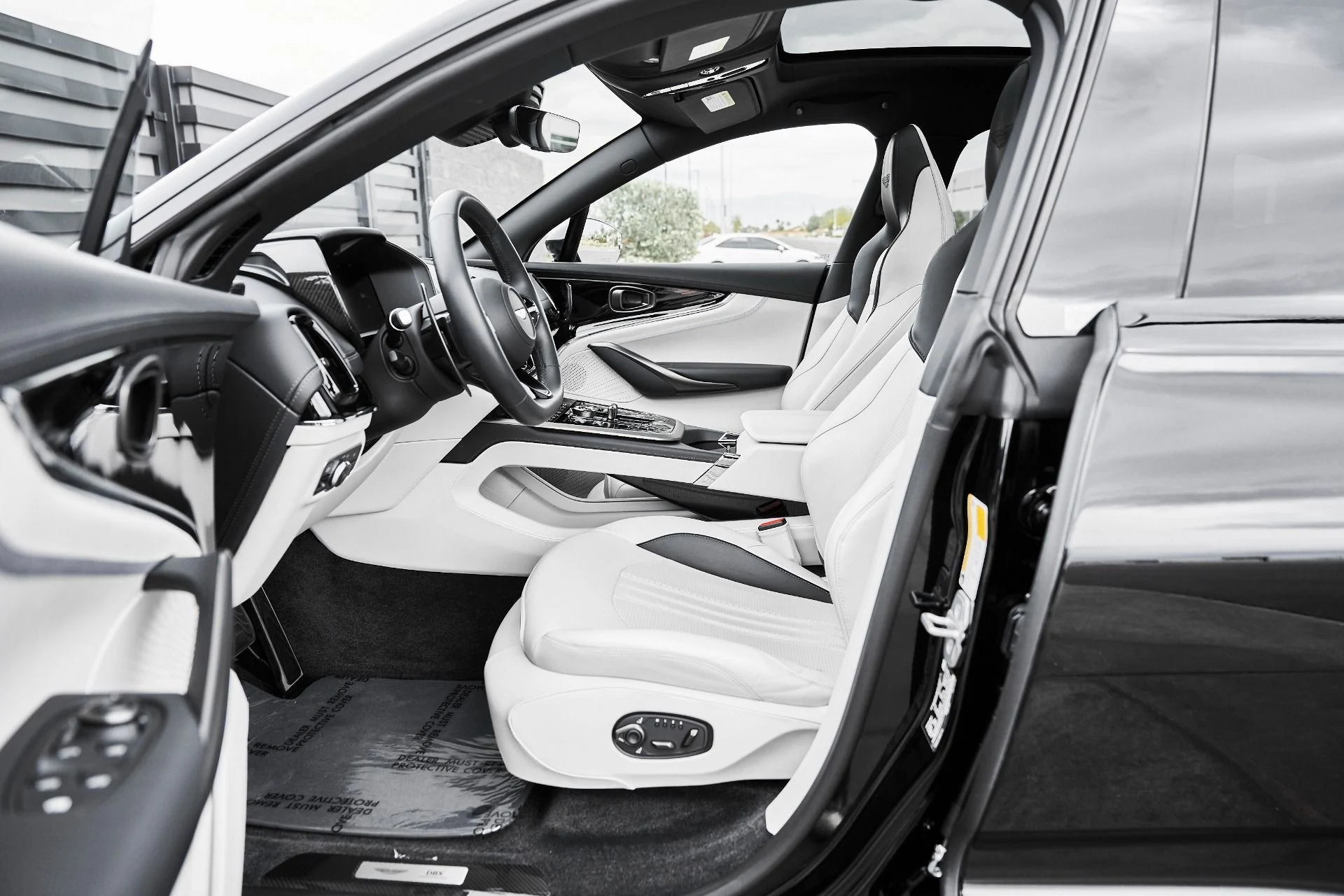 mph027_1217732789_Used_2025_Aston_Martin_DBX_707_1775007974_2357f479f4