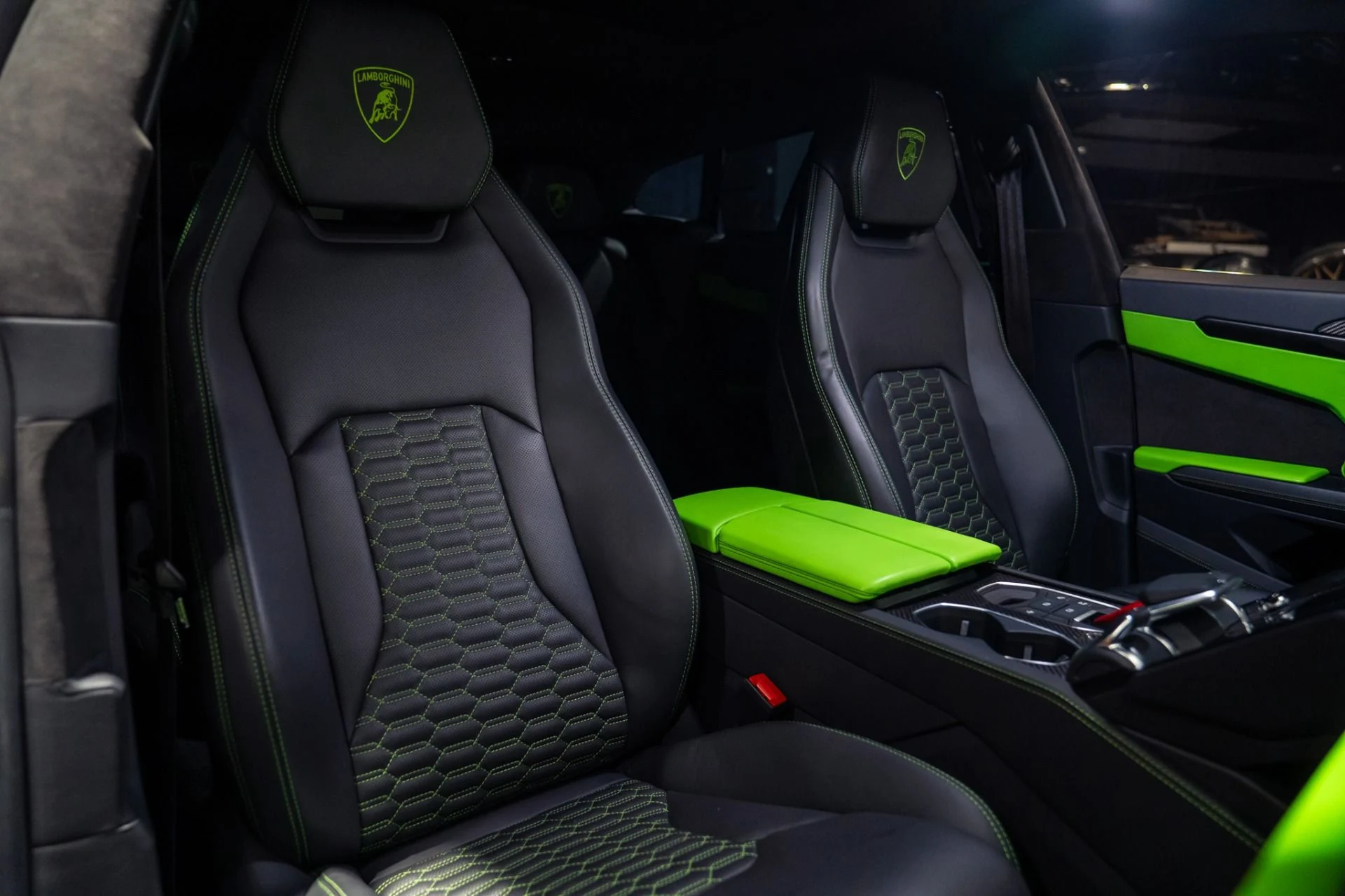 mph027_122095862_Used_2022_Lamborghini_Urus_FULL_CARBON_EXTERIOR_MASSIVE_MSRP_1786214516_3d442f4ac9