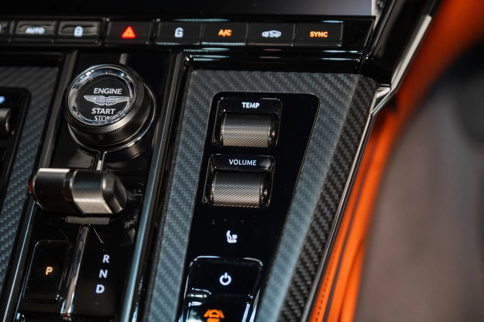 mph027_1223176555_Used_2025_Aston_Martin_Vantage_Coupe_1737041109_d38264334c