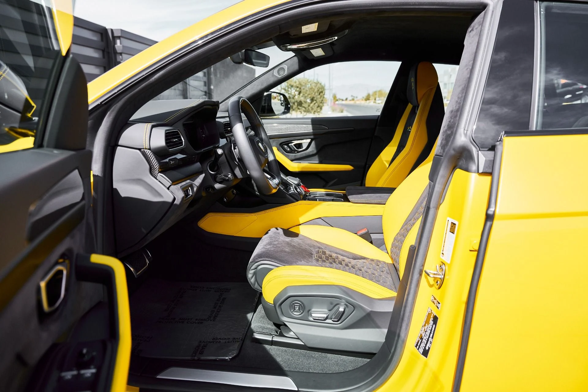 mph027_1226156923_Used_2021_Lamborghini_Urus_Pearl_Capsule_1772843476_2366d7c555