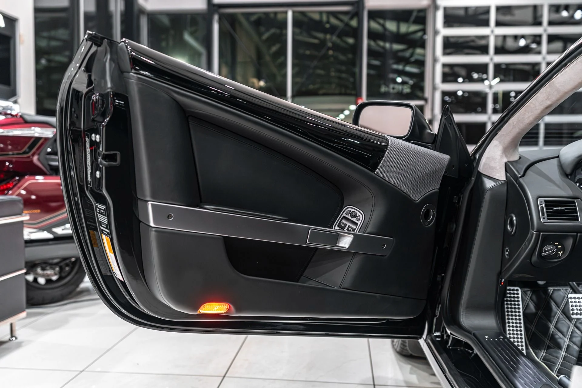 mph027_1226877140_13205_p28_l_9c87efacd1