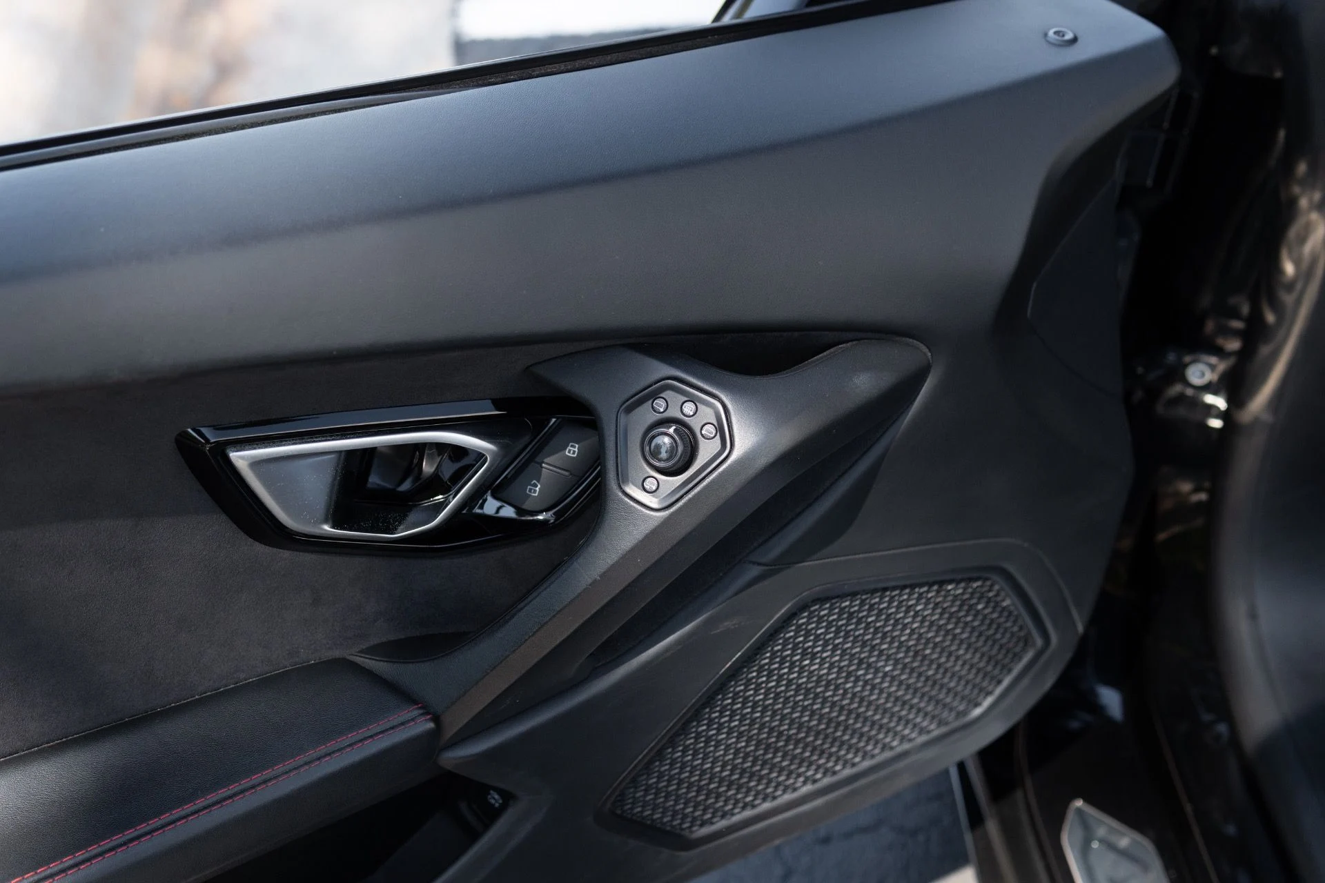 mph027_1229597102_Used_2017_Lamborghini_Huracan_LP_610_4_Spyder_1774364183_4ac765bfbb