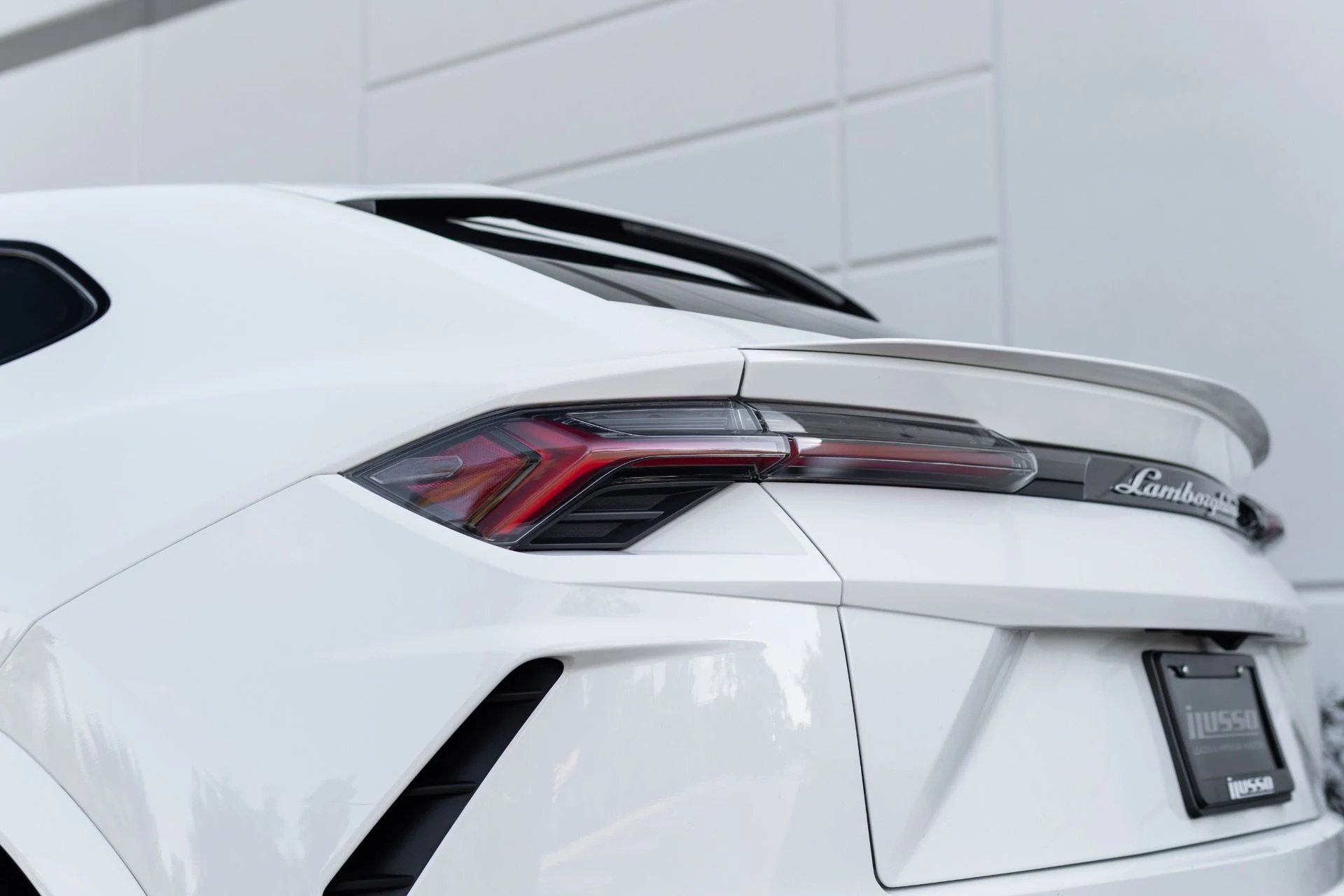 mph027_1233103335_Used_2021_Lamborghini_Urus_1767069879_8ae51f8399