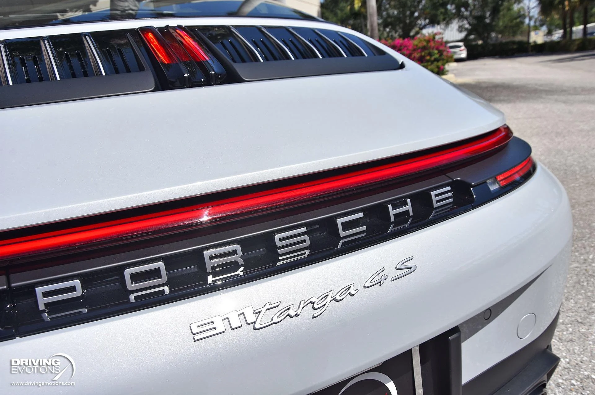 mph027_1236691863_898_p28_l_8d6e40dc4b