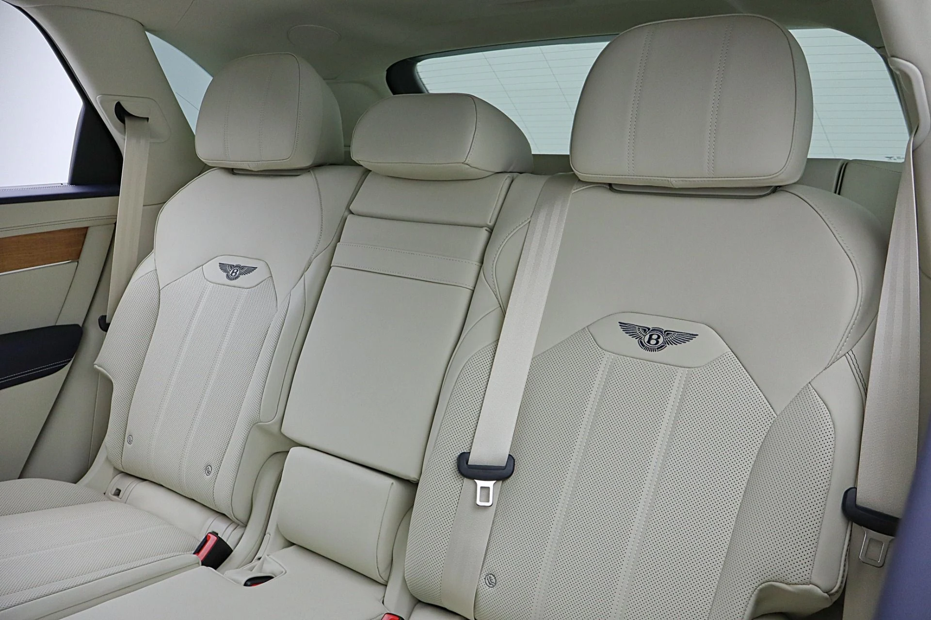 mph027_1241478647_New_2026_Bentley_Bentayga_EWB_V8_b3662d9833