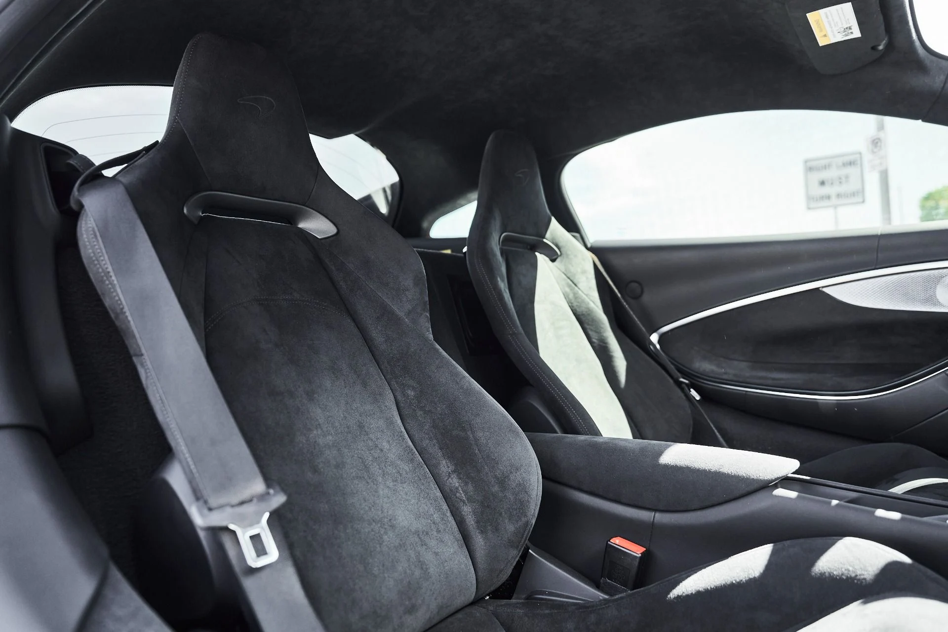 mph027_1243443291_Used_2024_Mc_Laren_Artura_1774742215_82412f59cb