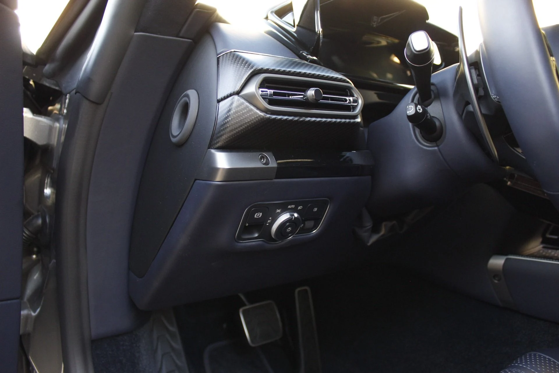 mph027_1265258763_Used_2025_Aston_Martin_Vantage_1788306663_cb7e6ef1d8