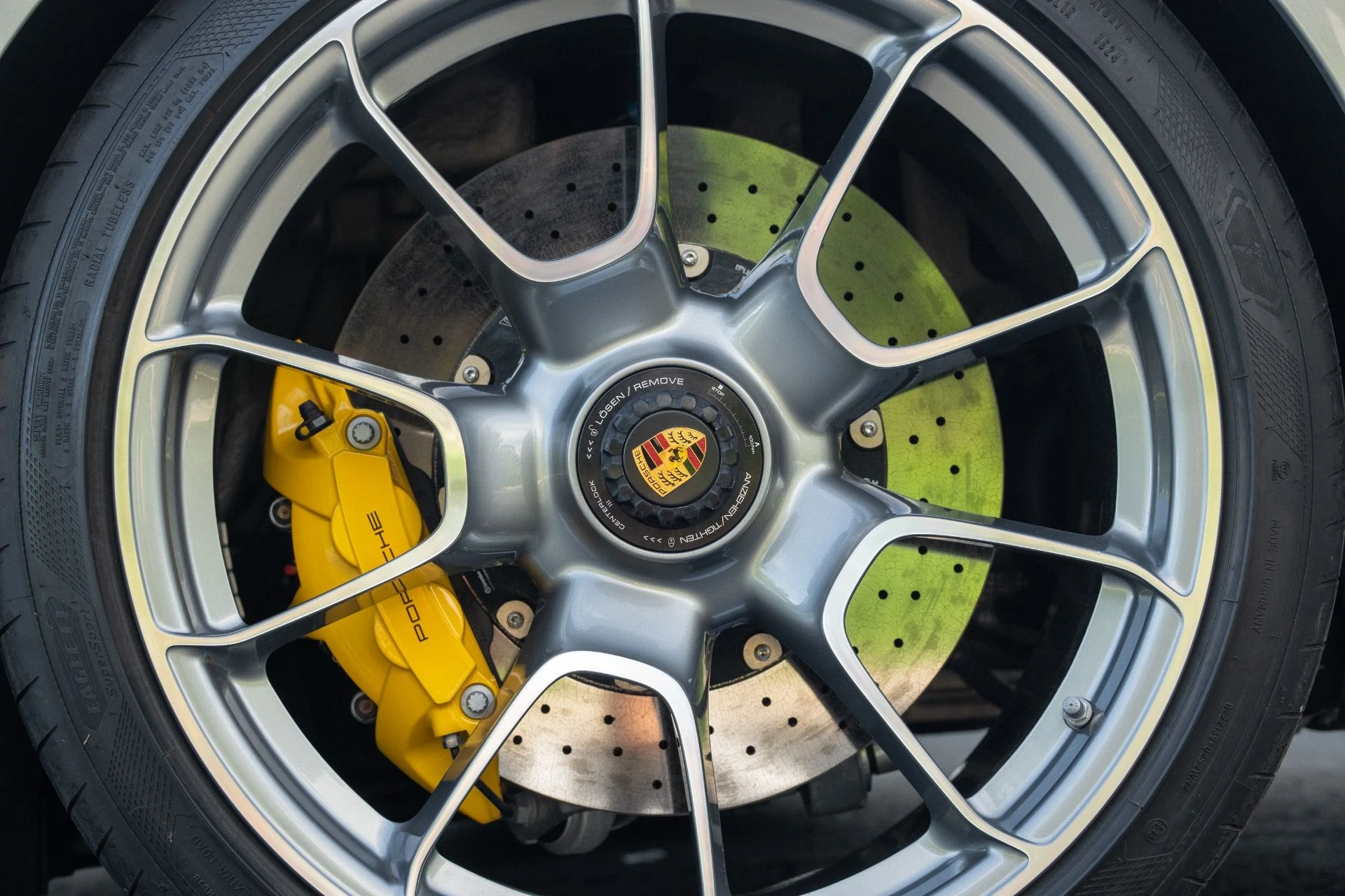 mph027_1268364919_Used_2021_Porsche_911_Turbo_S_1758737347_2dca28b71a