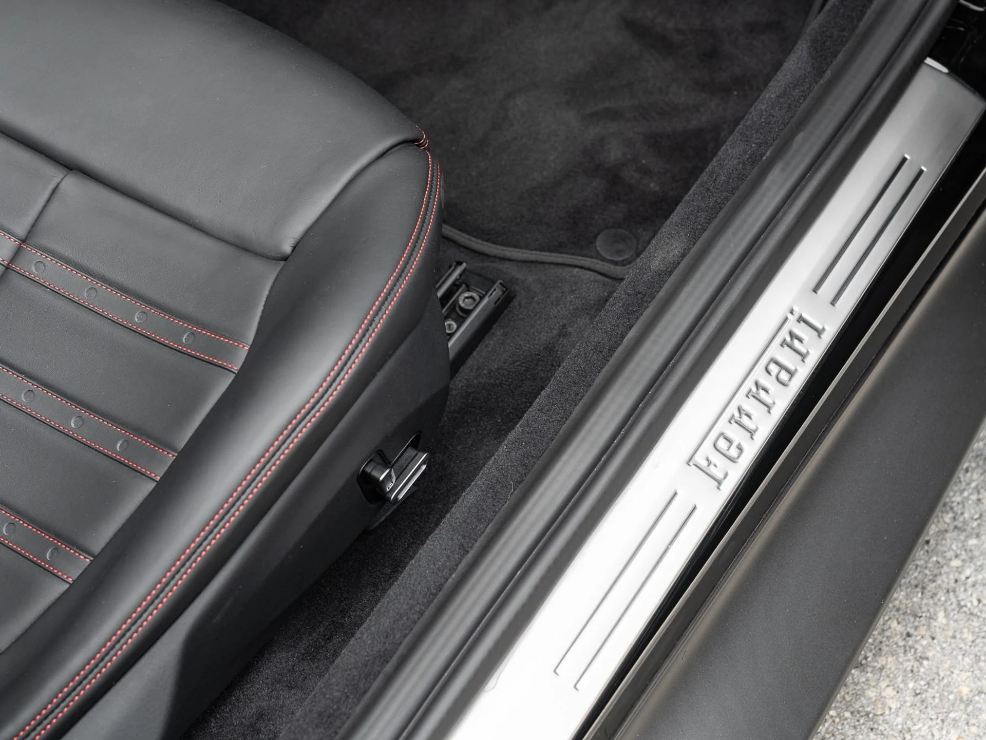 mph027_127220133_Used_2025_Ferrari_Roma_Spider_1757020205_97f0dc5c92