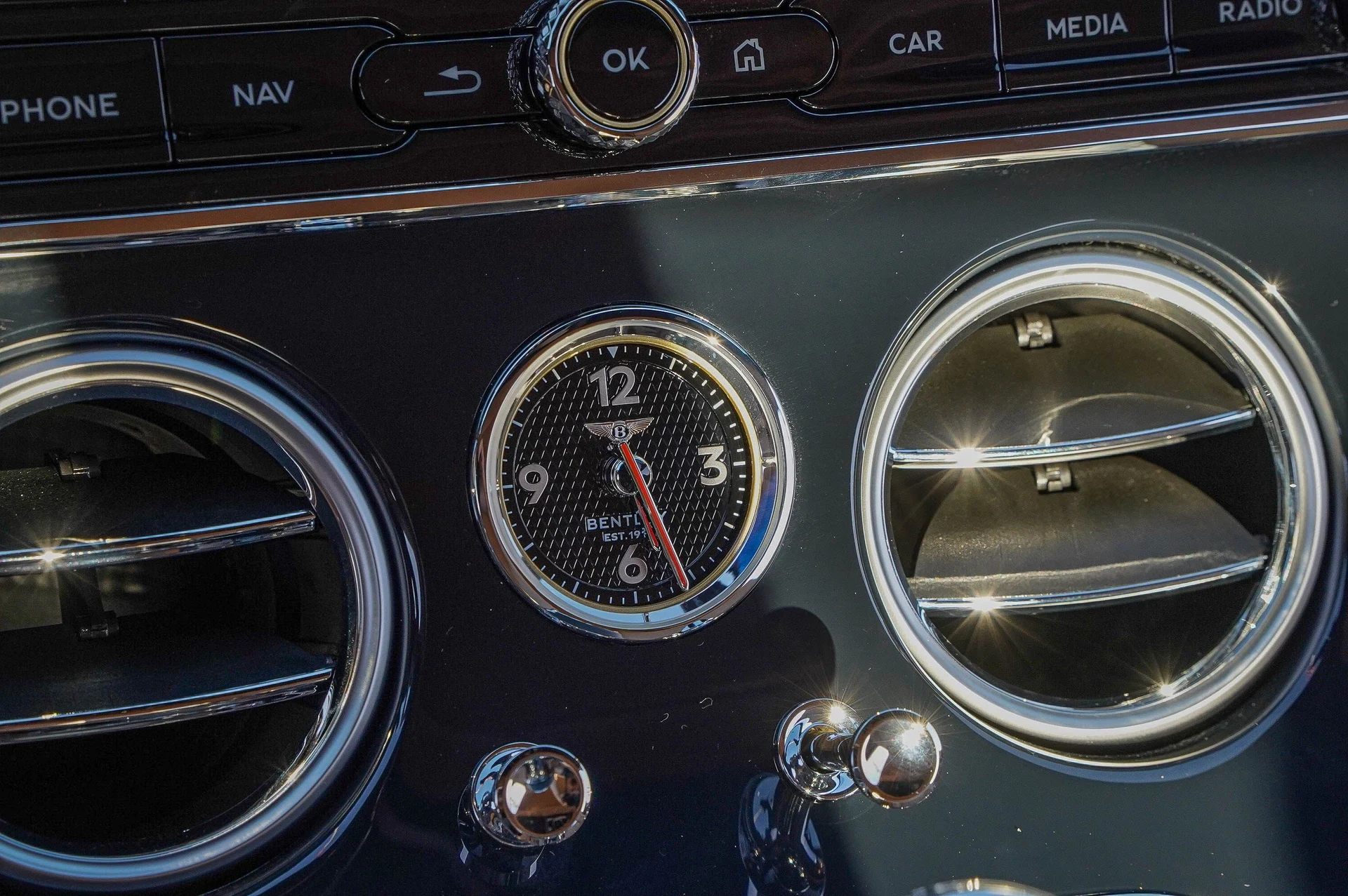 mph027_1281508367_Hi_Tech_Luxury_Imports_LLC_SCBDP_4_ZG_6_TC_025074_image_27_8c27365509