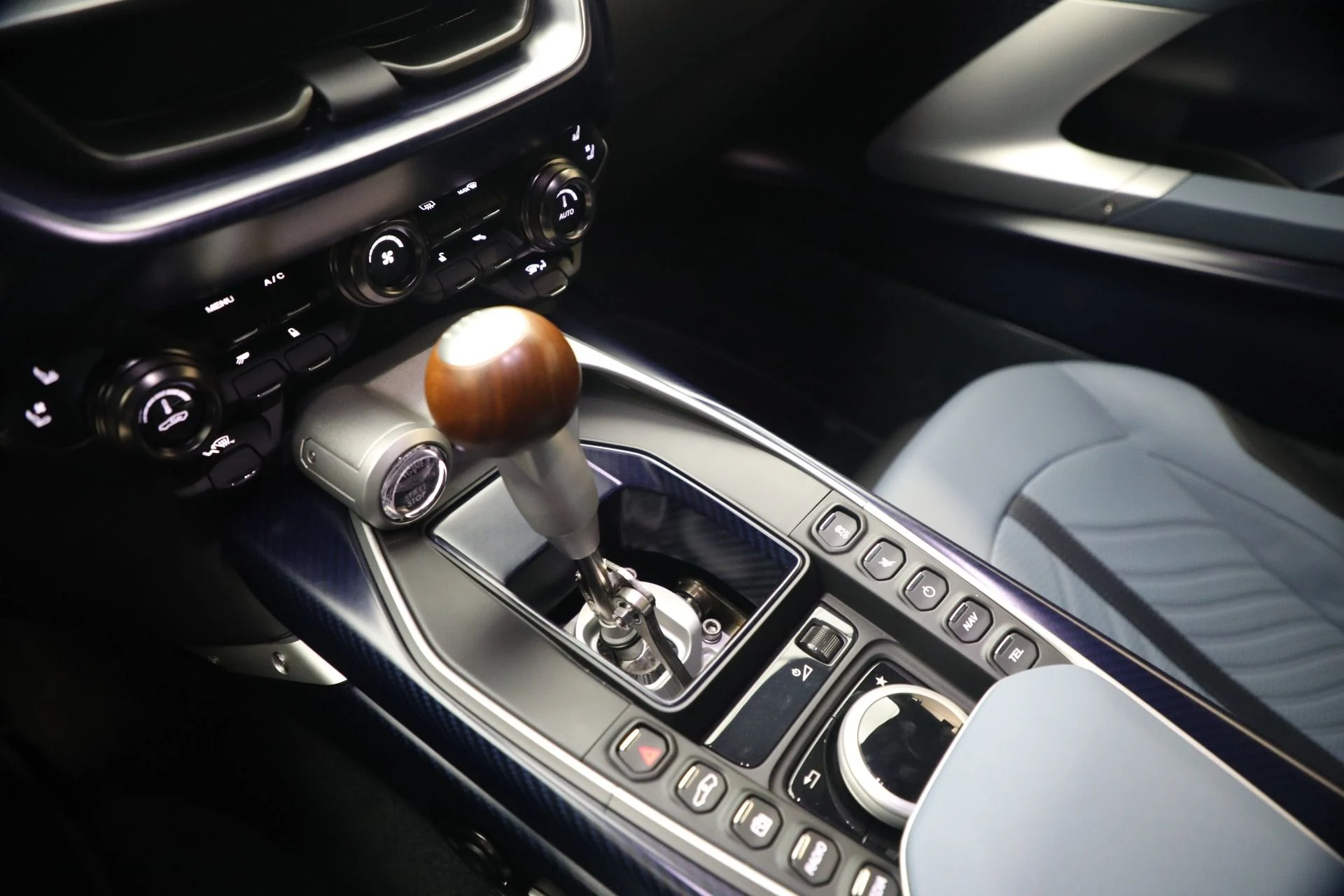 mph027_1287271269_Used_2024_Aston_Martin_Valour_1785599767_874e118d63