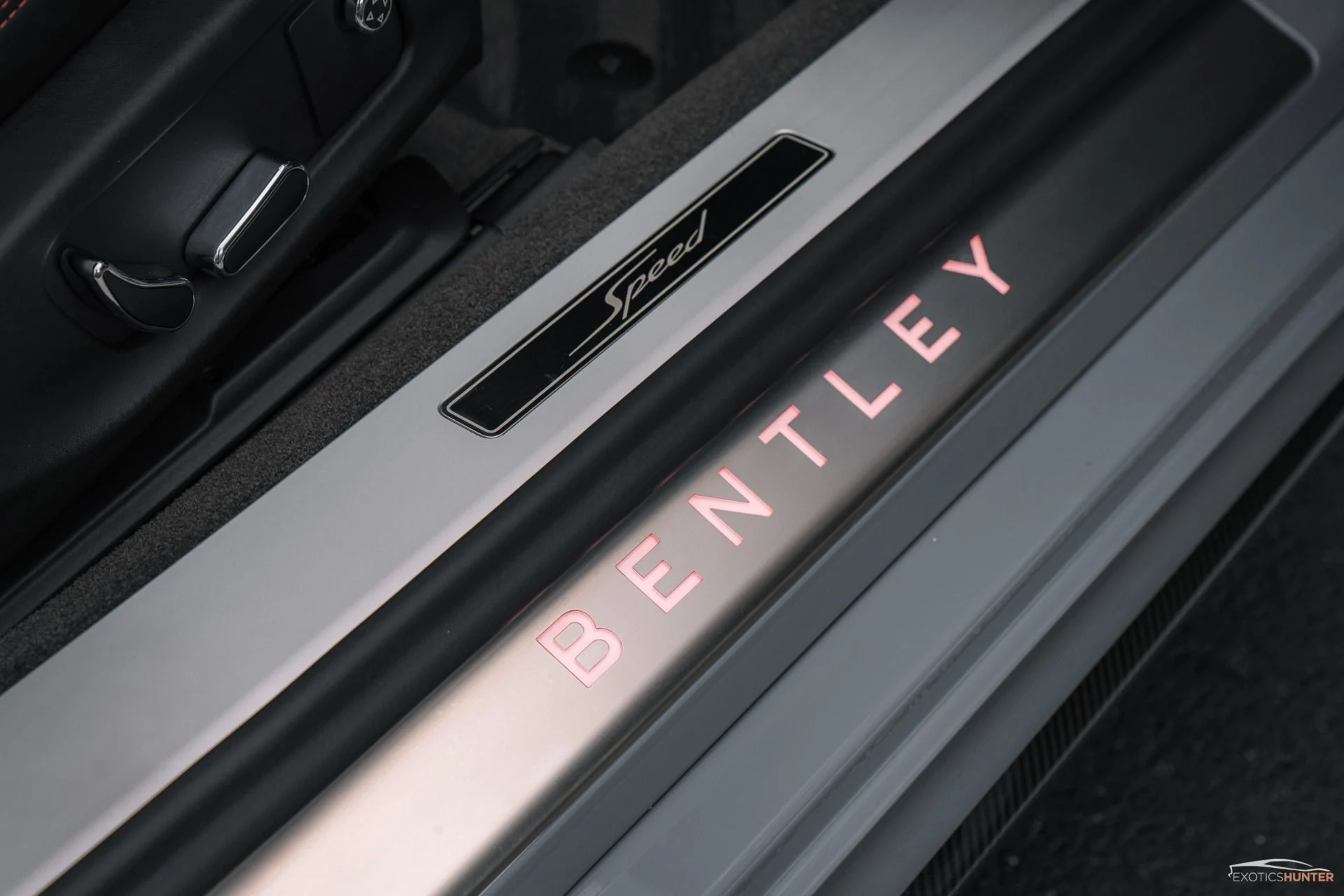 mph027_129143087_Used_2022_Bentley_Continental_GT_Speed_in_Camrian_Grey_w_Factory_Carbon_Kit_Rotating_Display_1762295522_0628a8d5d5