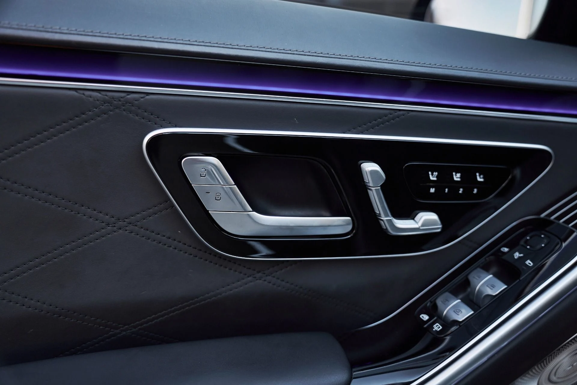 mph027_1299967840_Used_2022_Mercedes_Benz_S_Class_Maybach_S_580_1763082551_e91f8e53d2