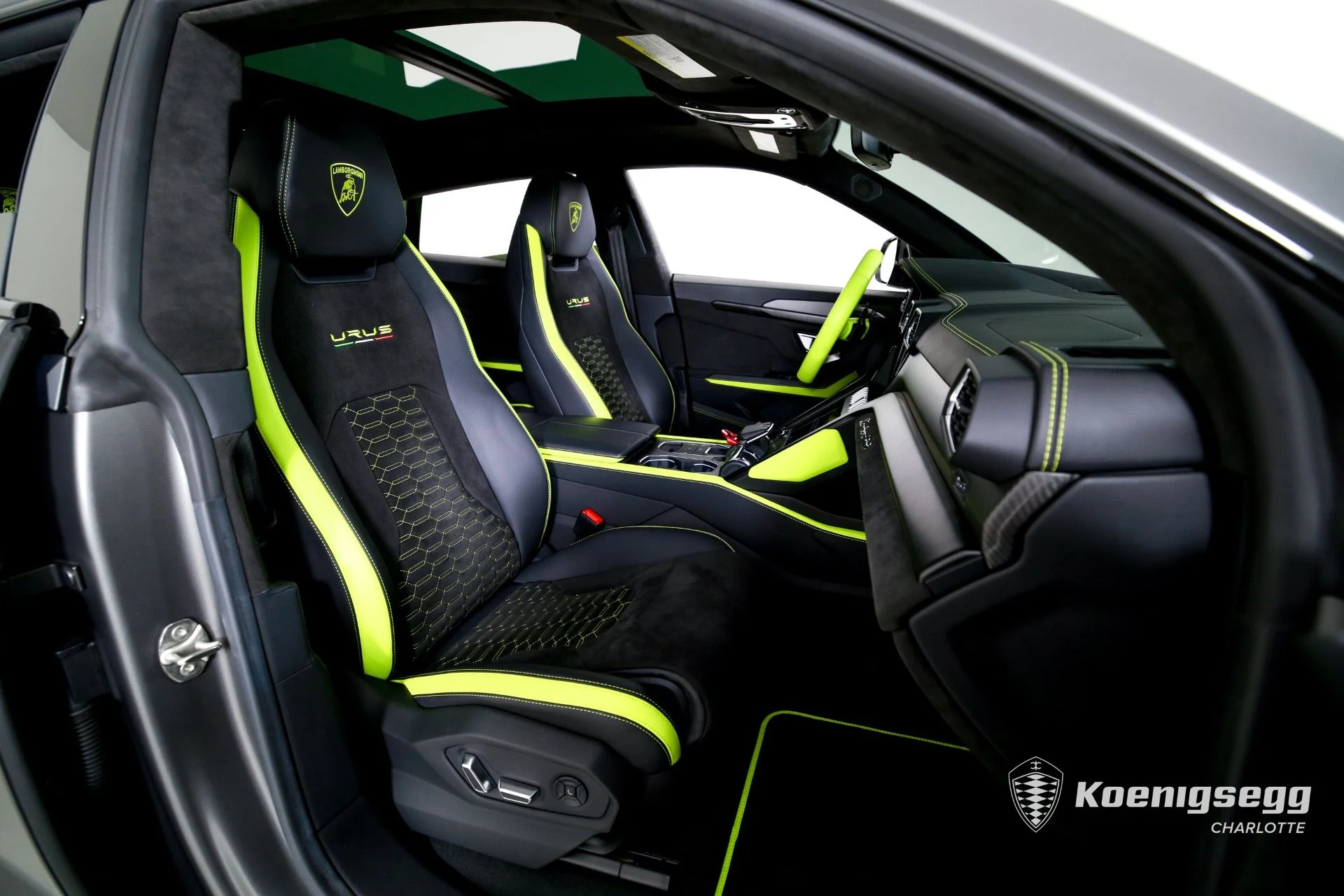 mph027_1305197804_Used_2022_Lamborghini_Urus_GRAPHITE_CAPSULE_1761055774_7351328a48