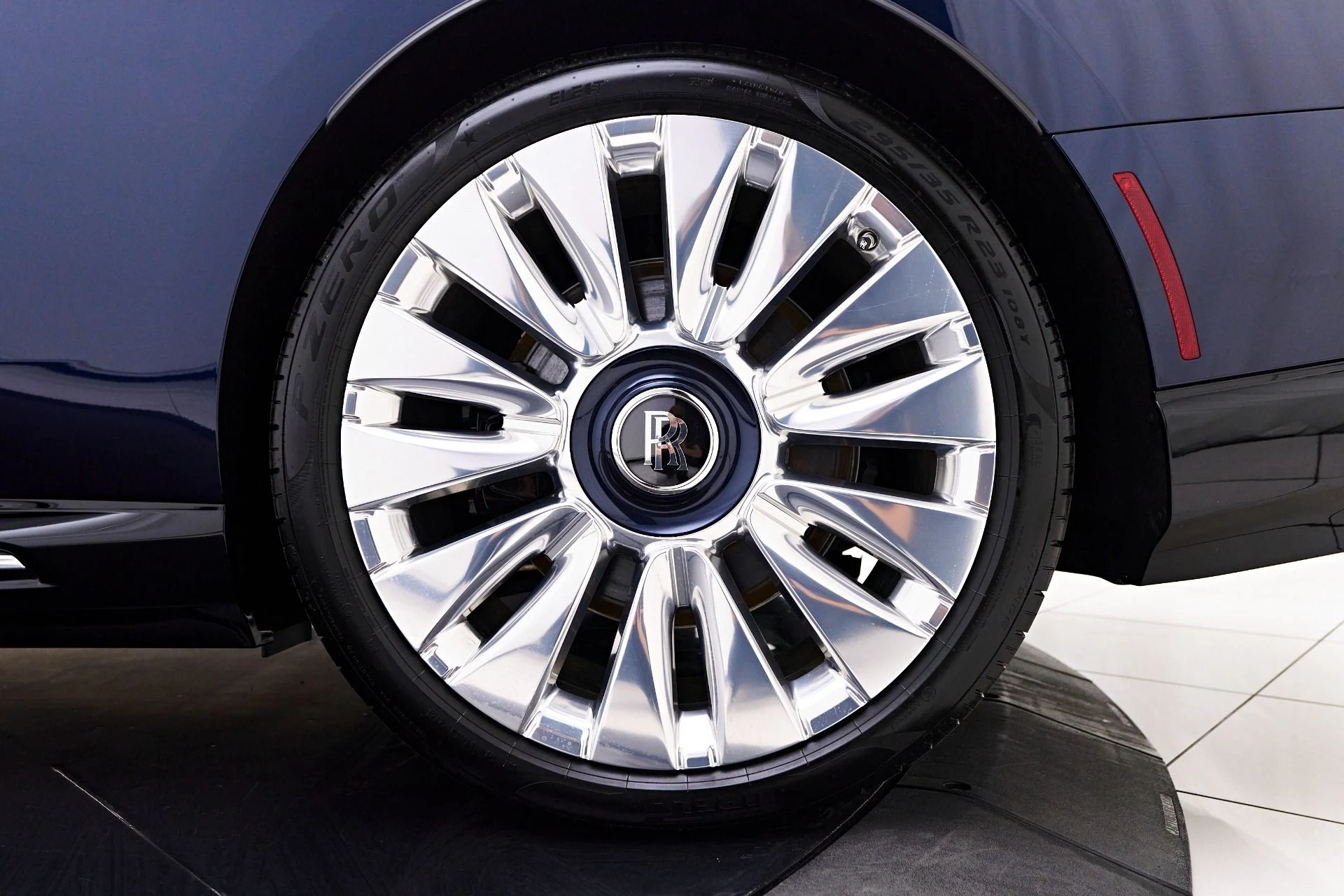 mph027_1306663665_Used_2024_Rolls_Royce_Spectre_1754099622_ead09a312c