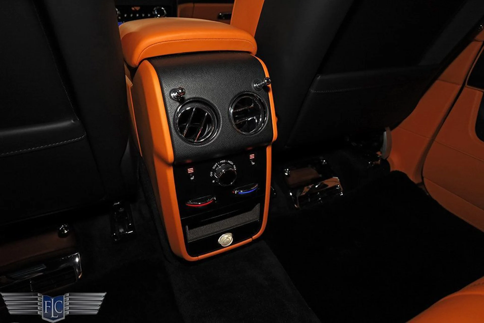 mph027_1311430724_used_2023_rolls_royce_cullinan_blackbadgesportutility_9689_23001935_28_1024_e391d1c621