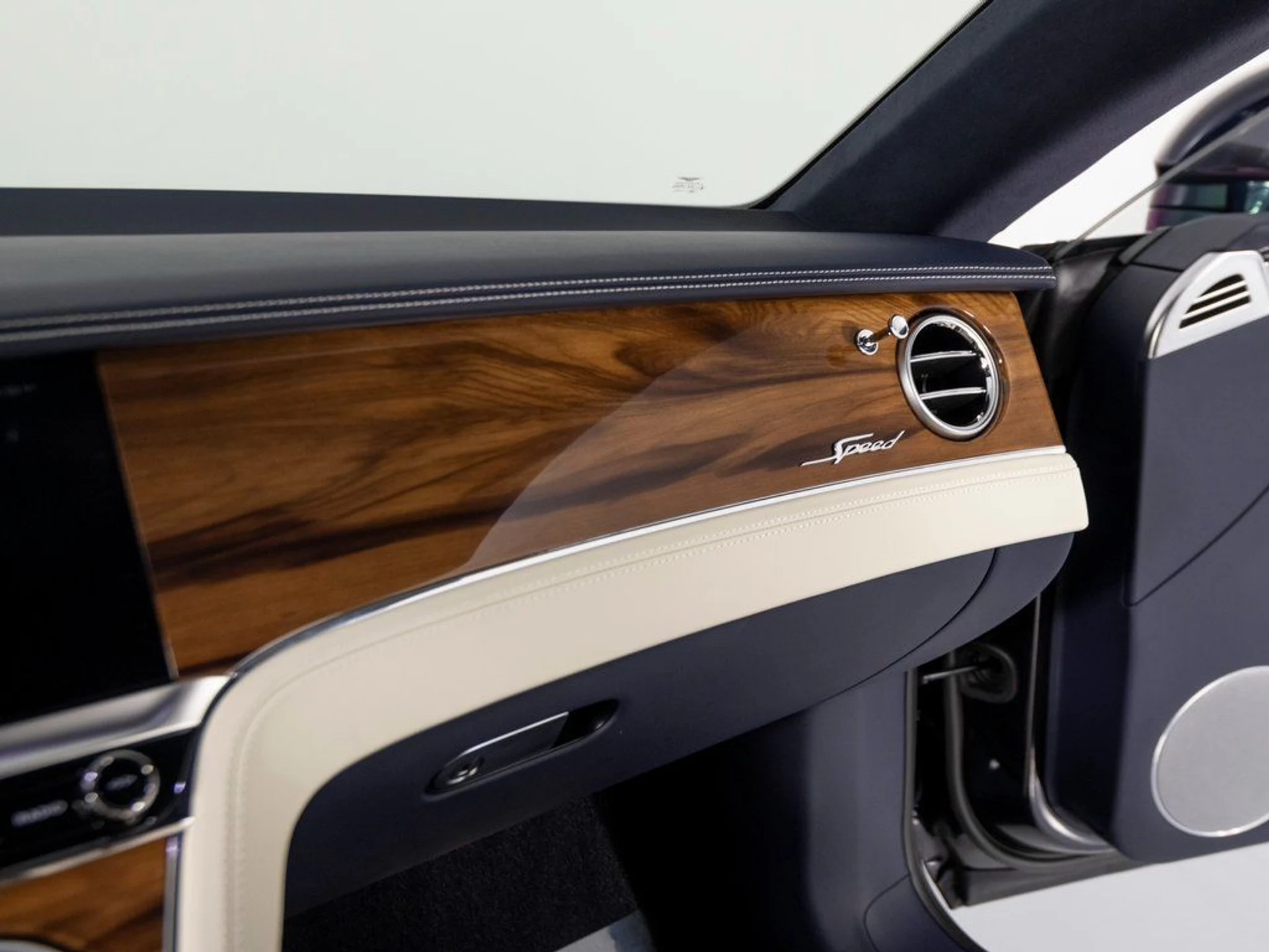 mph027_1313333784_54fa403abfa857df25fedaf558620431x_2717bdbcbb