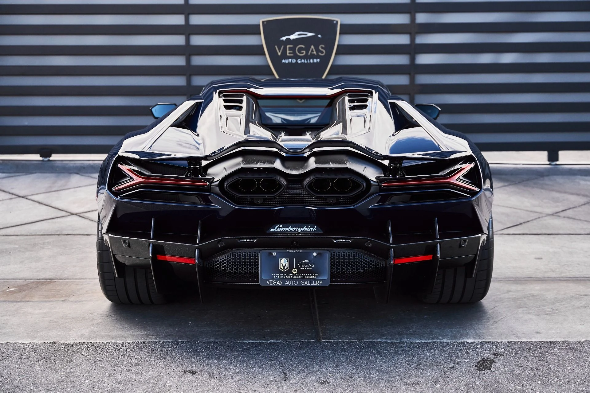 mph027_1326891261_Used_2025_Lamborghini_Revuelto_Base_1777078093_f391b465af