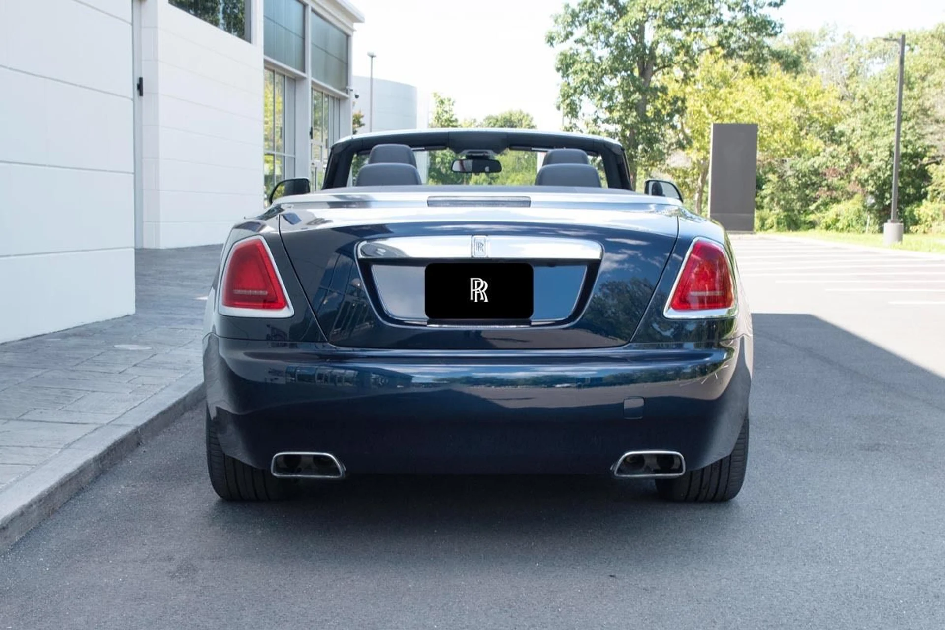 mph027_1327453711_Used_2018_Rolls_Royce_Dawn_1724424389_b95f8fe128