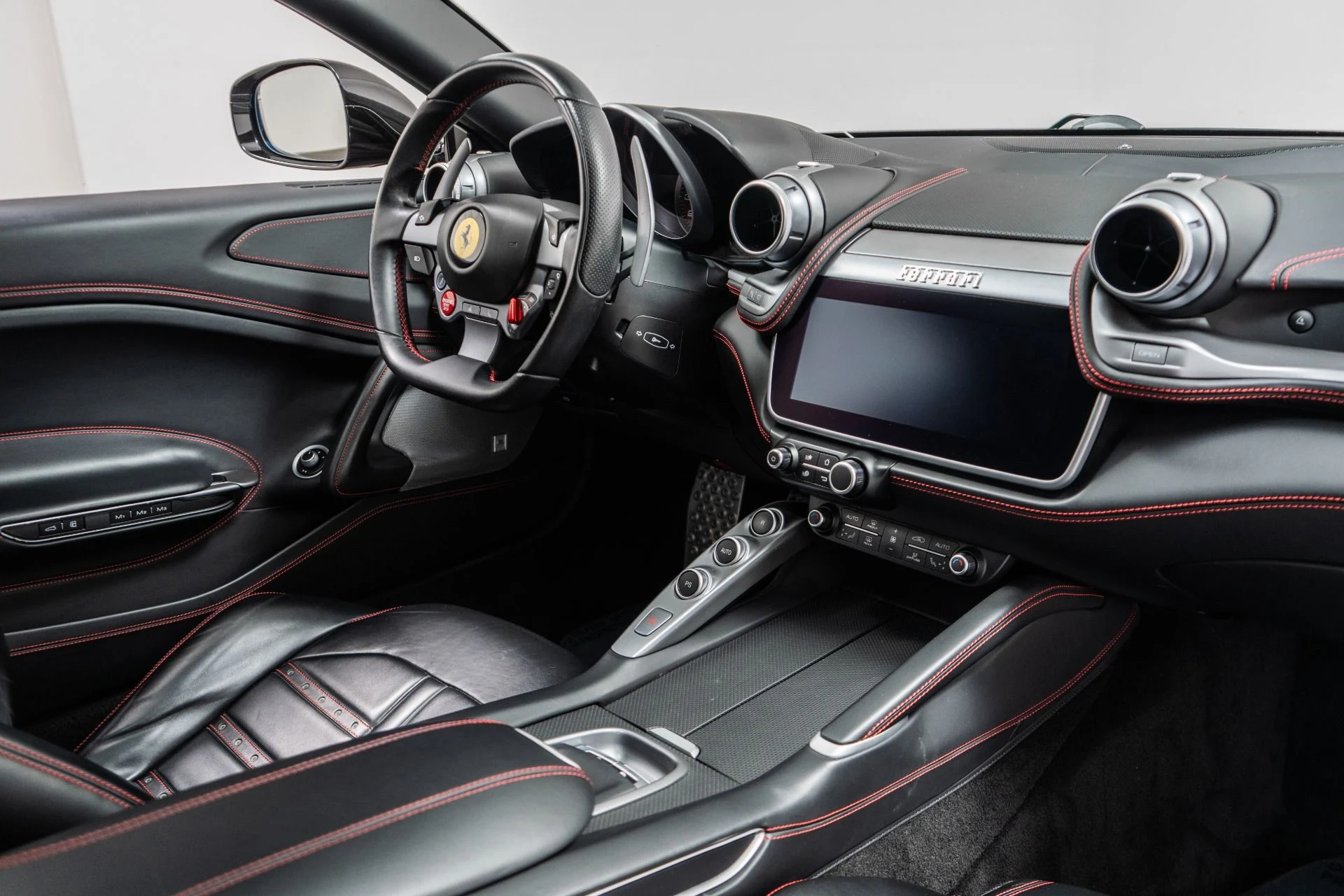 mph027_133997693_Used_2019_Ferrari_GTC_4_Lusso_1790632614_70c321496f