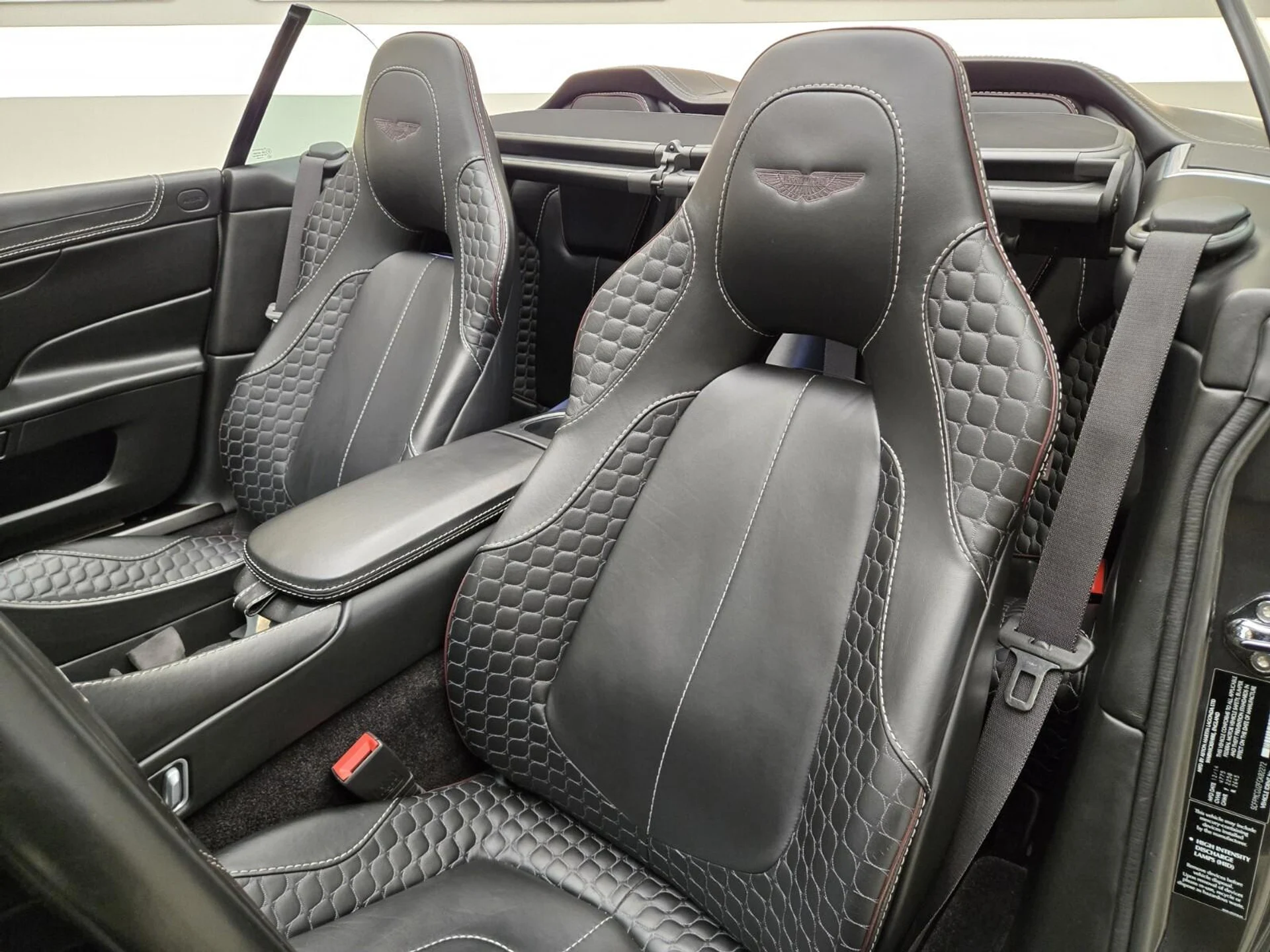 mph027_1347700189_Used_2015_Aston_Martin_Vanquish_Volante_1756882963_3f7cbbea86