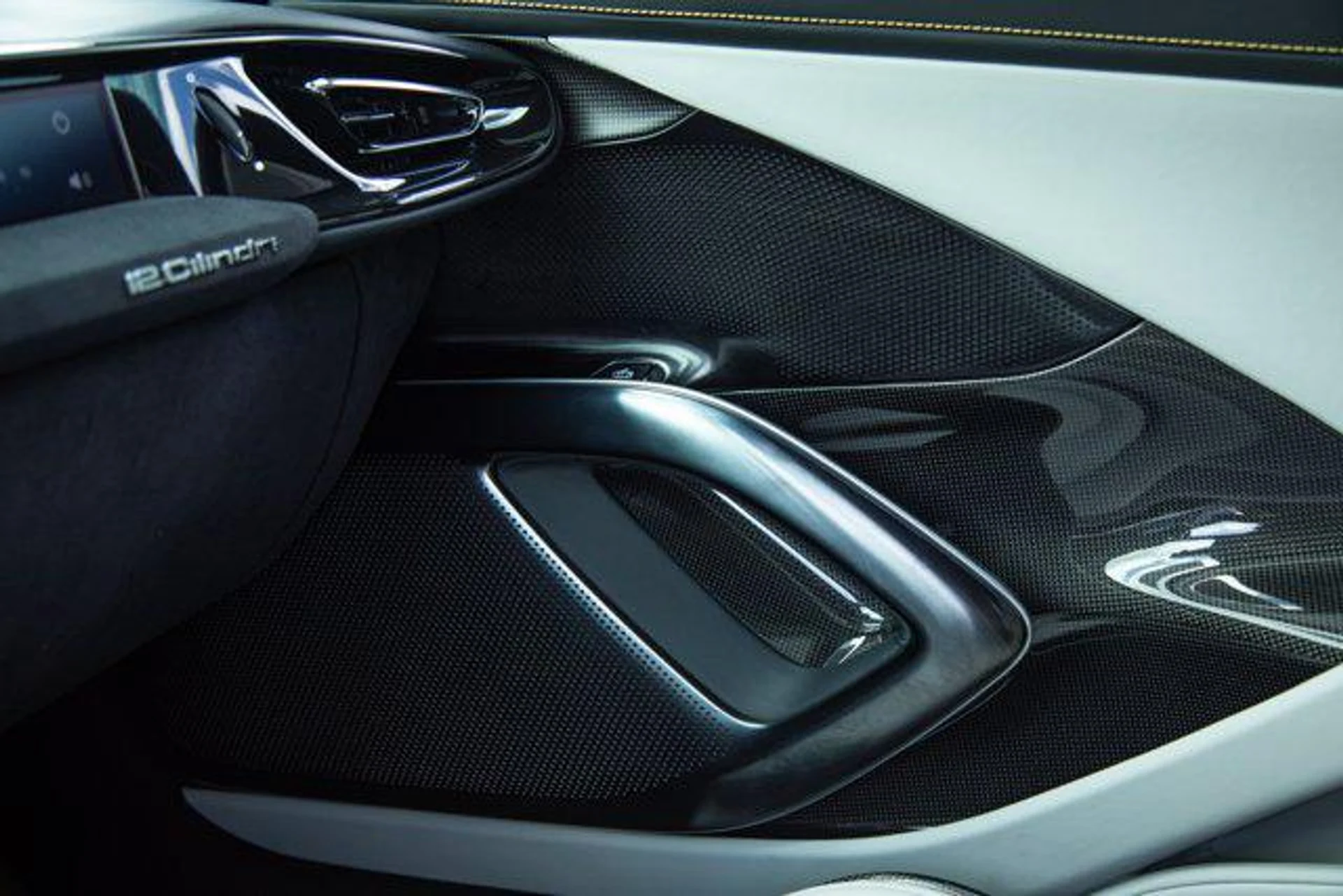 mph027_1347843727_c_U3_G0u_Cu_Fg_UH_Att_omg_S9dj_K56_E_e5e543298a