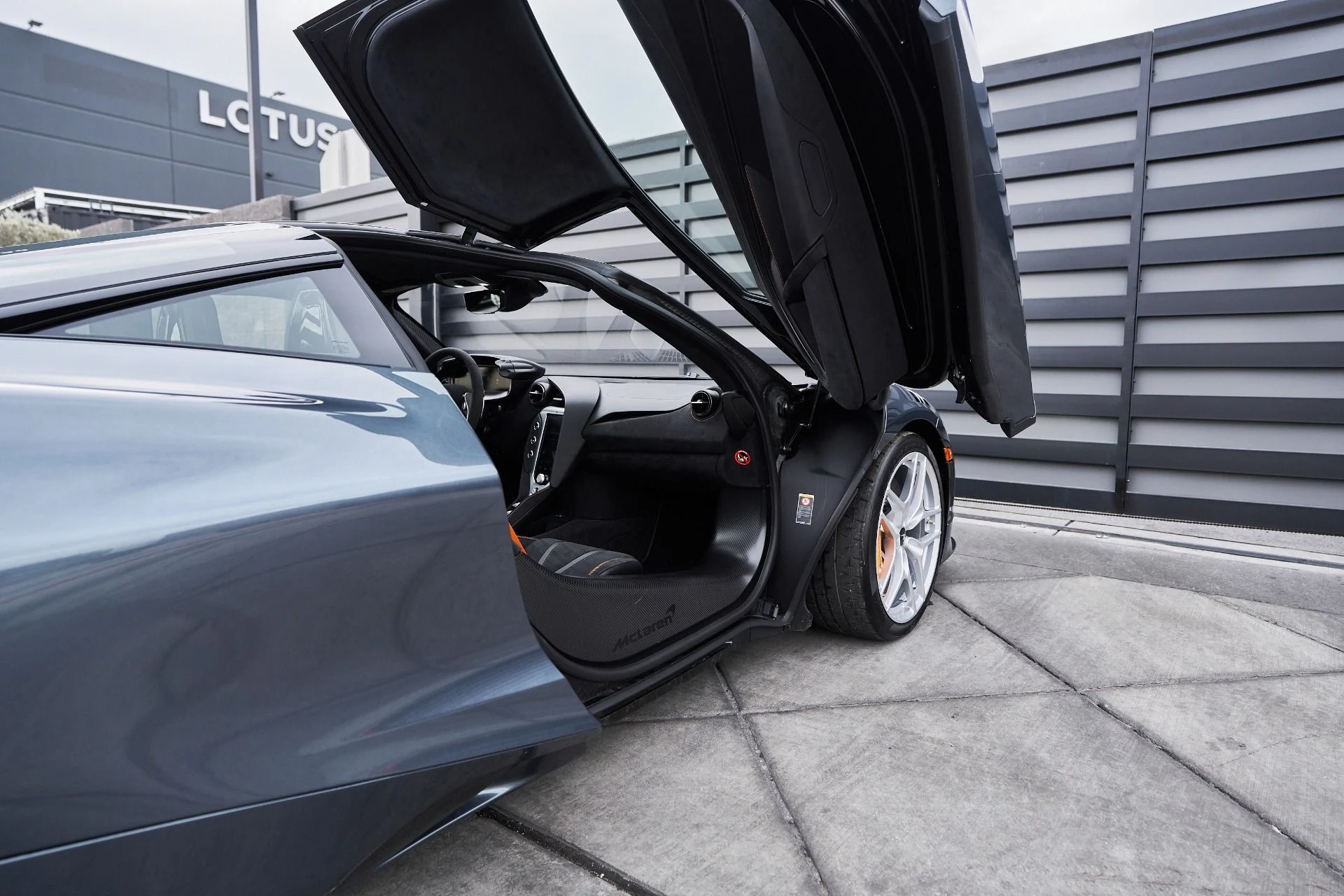 mph027_1353922745_Used_2024_Mc_Laren_750_S_1762992831_3130ac8272