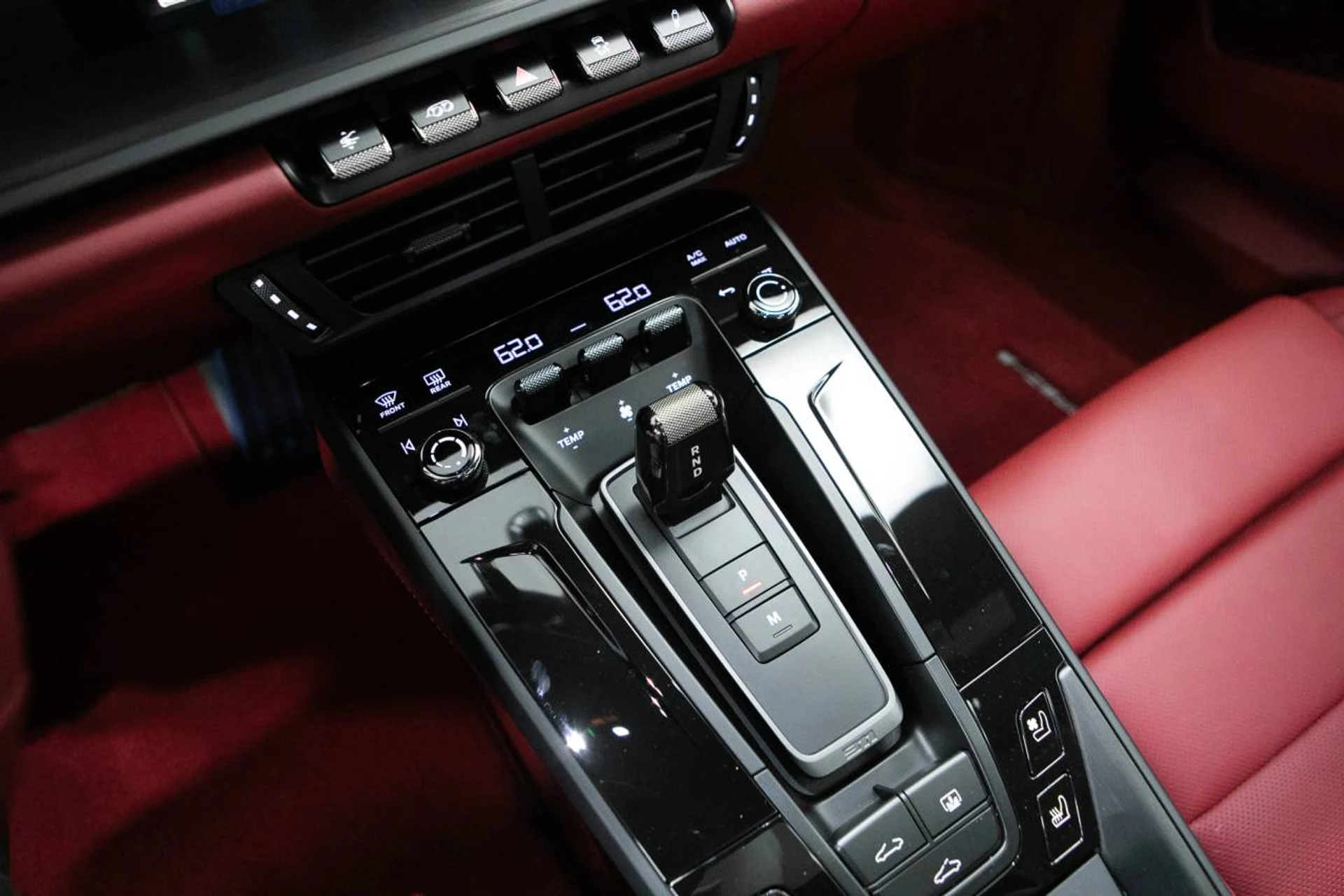 mph027_135429175_3e6793a40bef78b508aaa94c5b191b6cx_c3cd48e89f