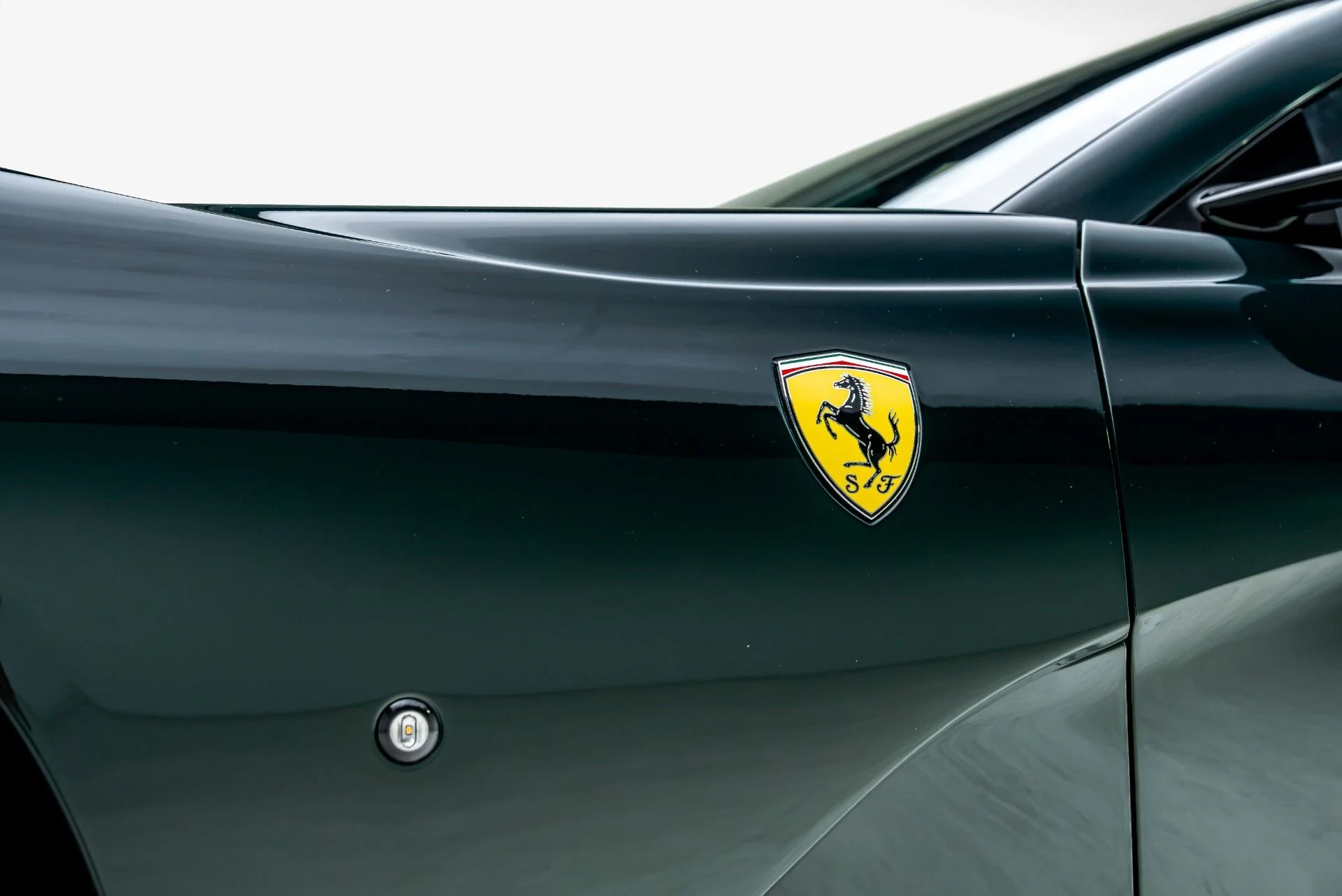 mph027_1358784321_Used_2023_Ferrari_812_GTS_1784738271_d50e47979c