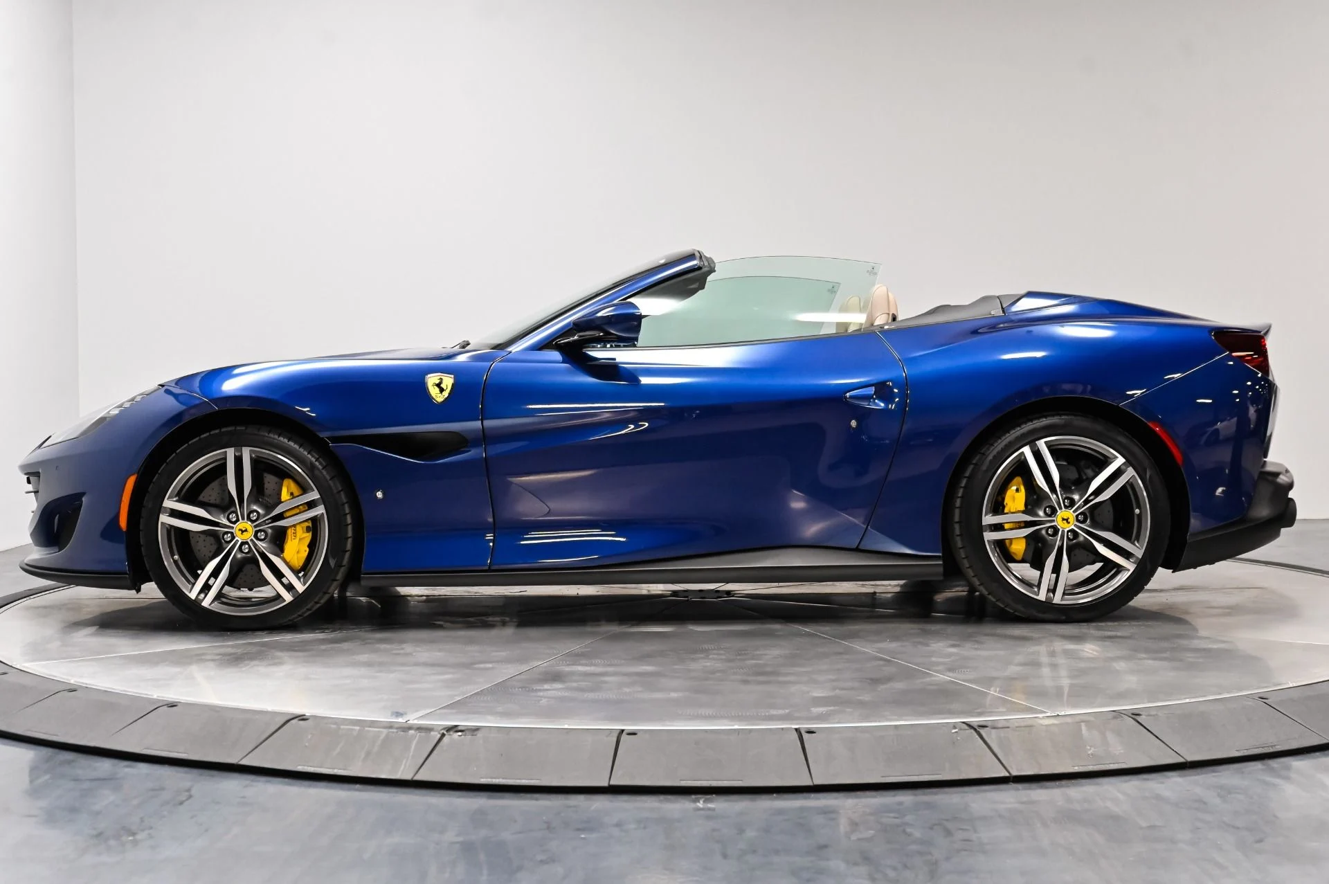 mph027_1368809888_Used_2019_Ferrari_Portofino_Base_1790278406_0803e7f061