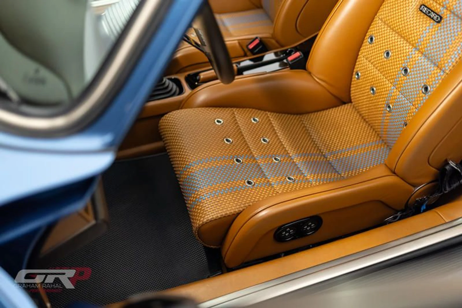 mph027_1373192868_77_A8_A803_0976_40_A8_BC_38_507_C5_D2994_CC_4910a5da65