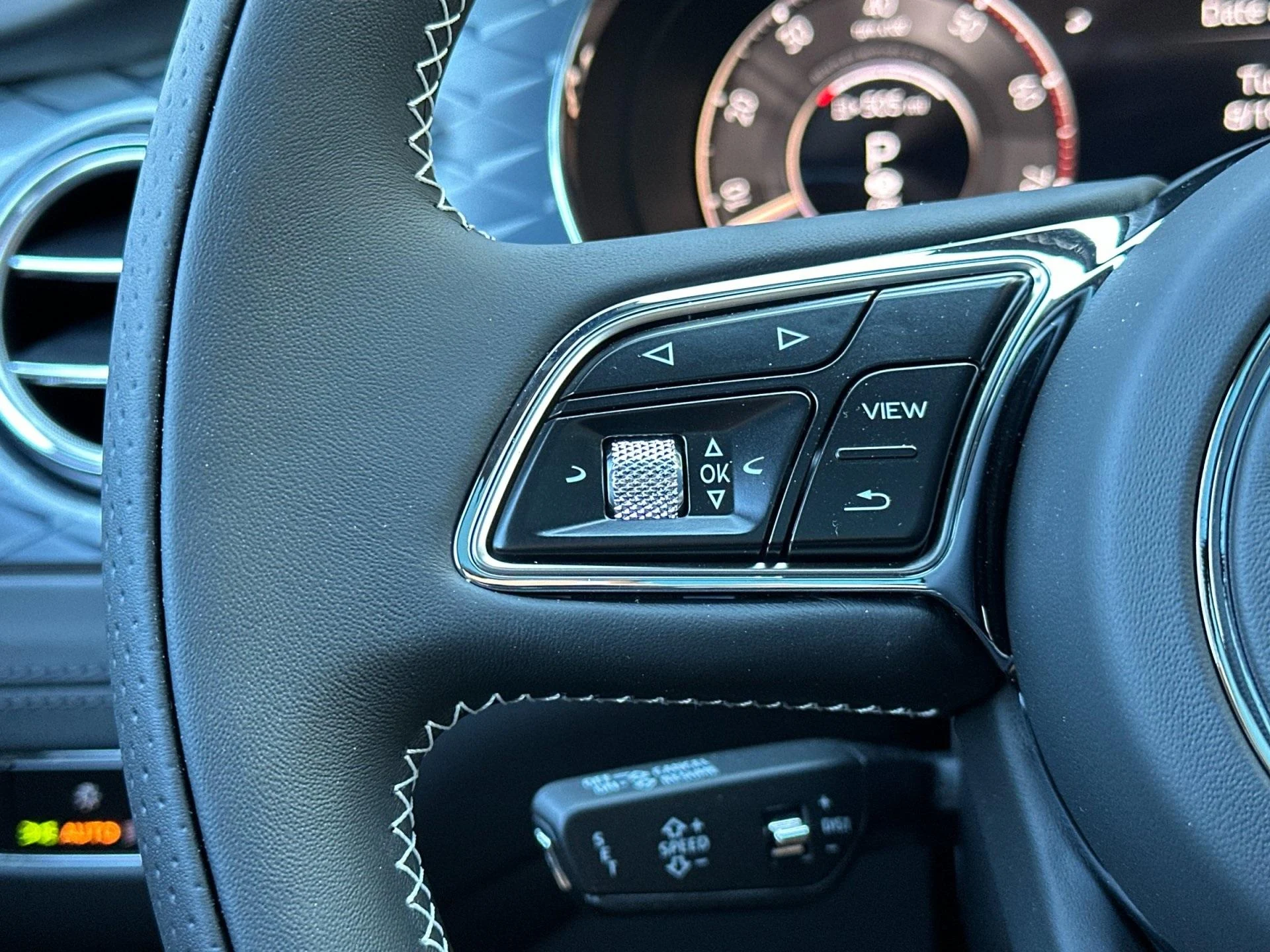 mph027_1378089460_New_2025_Bentley_Bentayga_V8_1755698843_c503d6796e