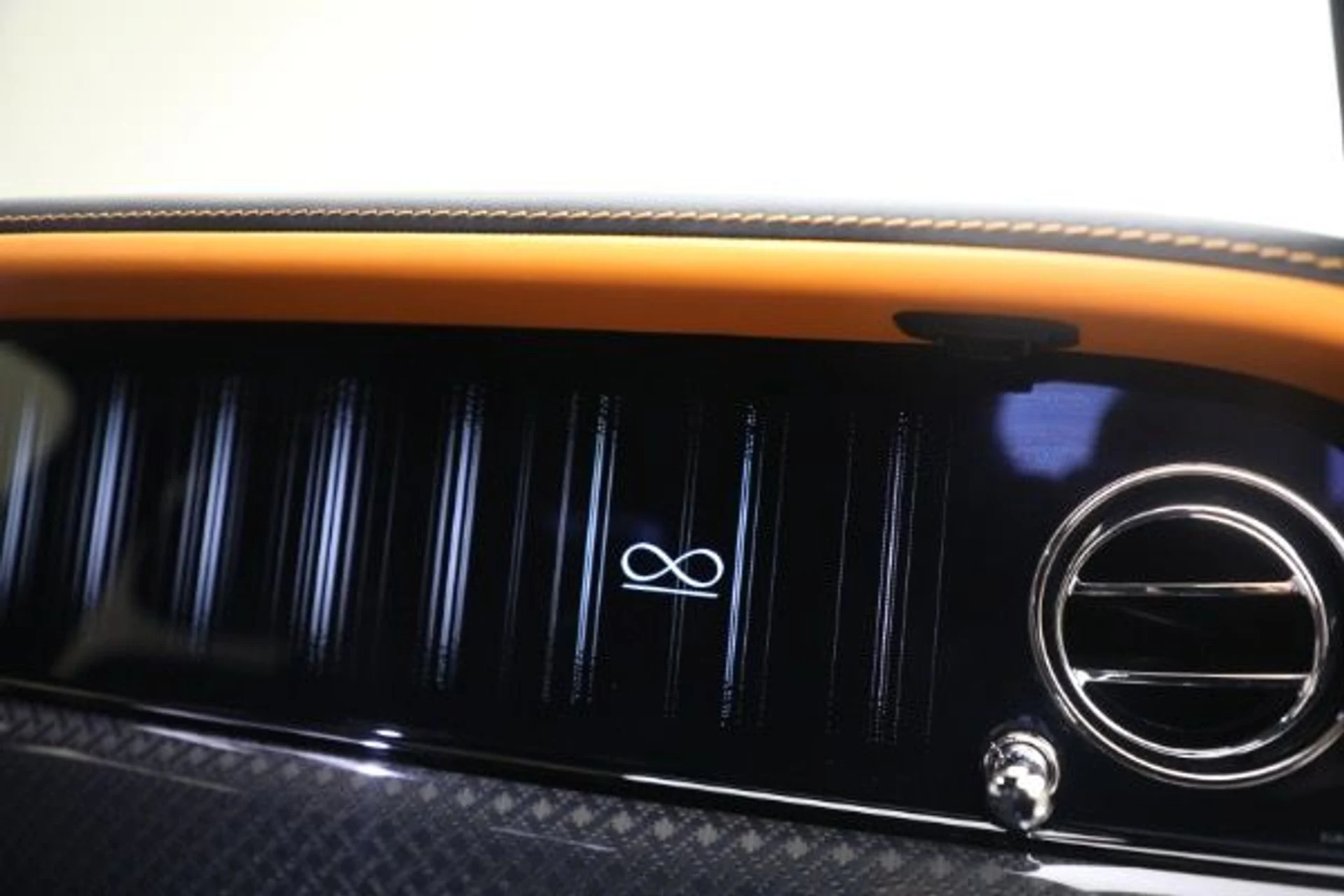 mph027_1384504269_New_2026_Rolls_Royce_Black_Badge_Cullinan_d676b09996