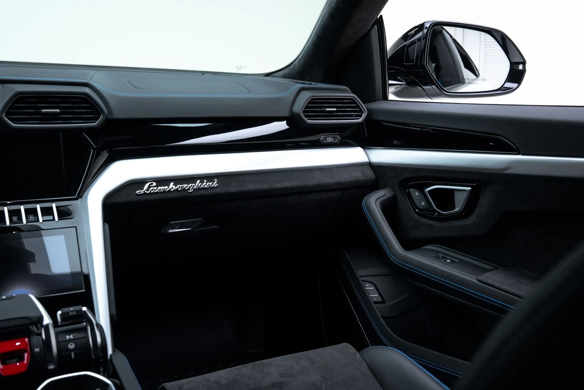 mph027_1386816894_Used_2024_Lamborghini_Urus_S_1774974370_8a7129dc9e