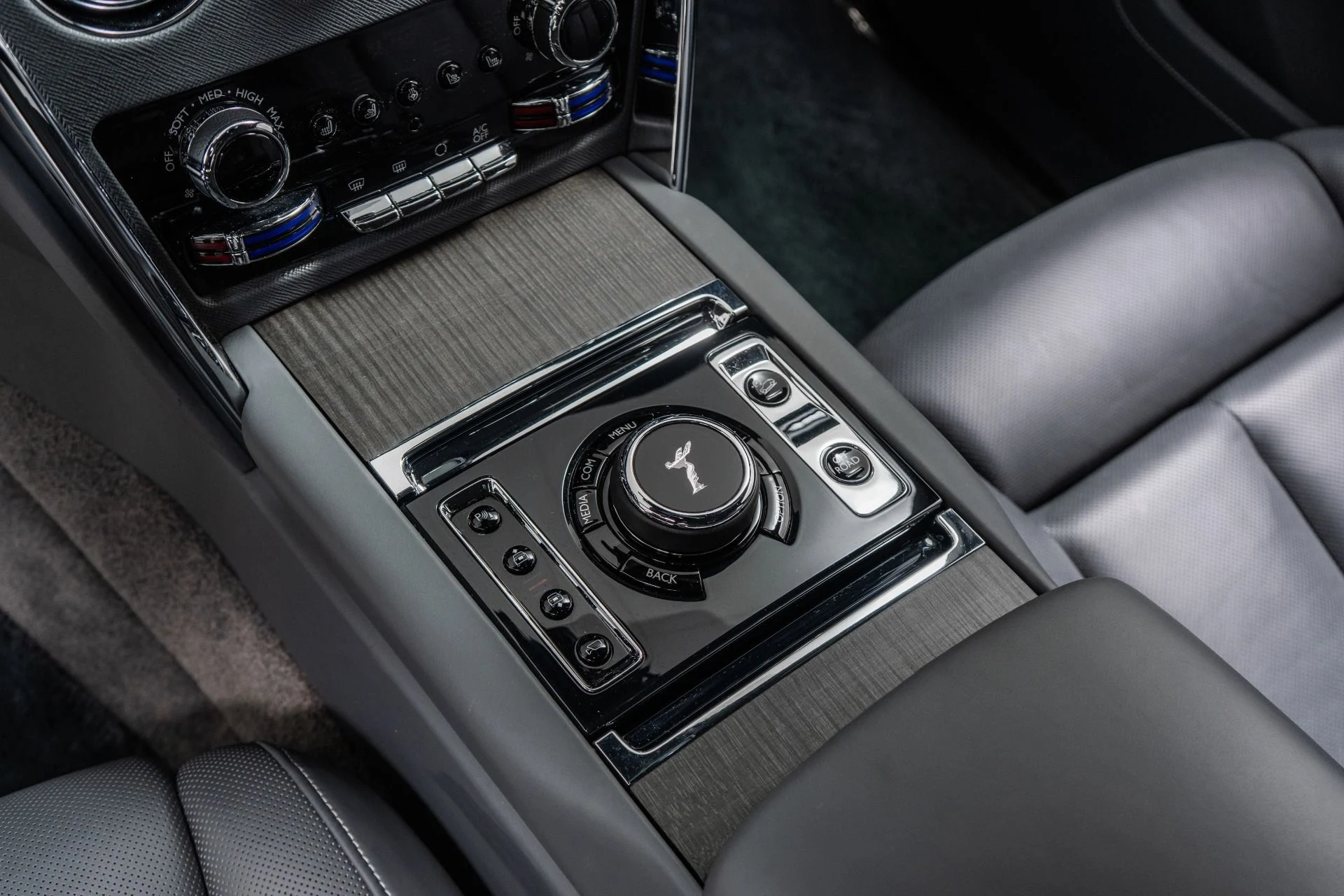 mph027_1387373835_Used_2023_Rolls_Royce_Cullinan_1792518070_9b52293d4a