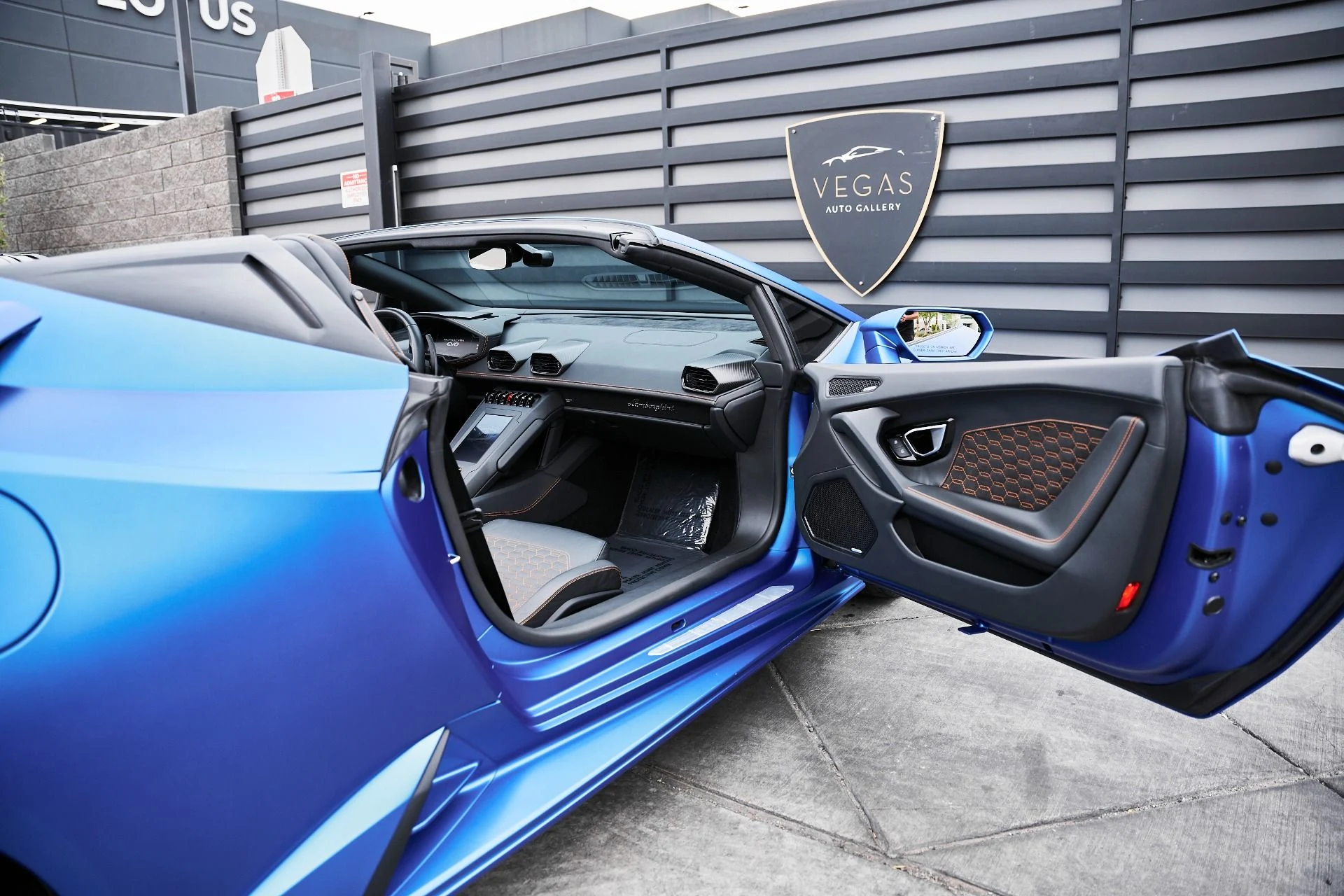 mph027_1403980866_Used_2023_Lamborghini_Huracan_EVO_Base_1775006649_a5c8335c30