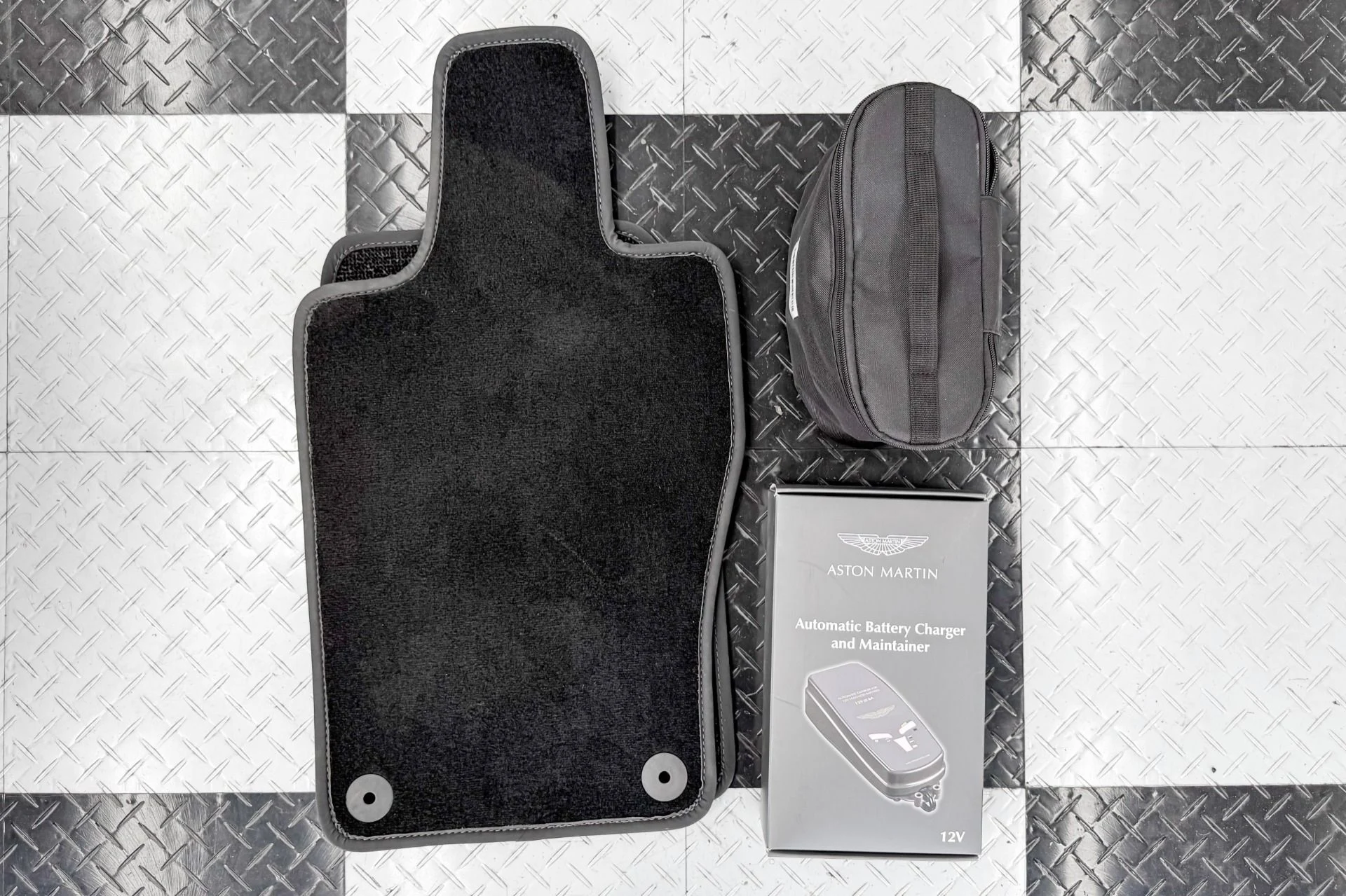 mph027_1408838981_Used_2024_Aston_Martin_DB_12_V8_Inspire_Sport_Interior_671_Horsepower_Low_M_Iles_1784830647_88ef867e97