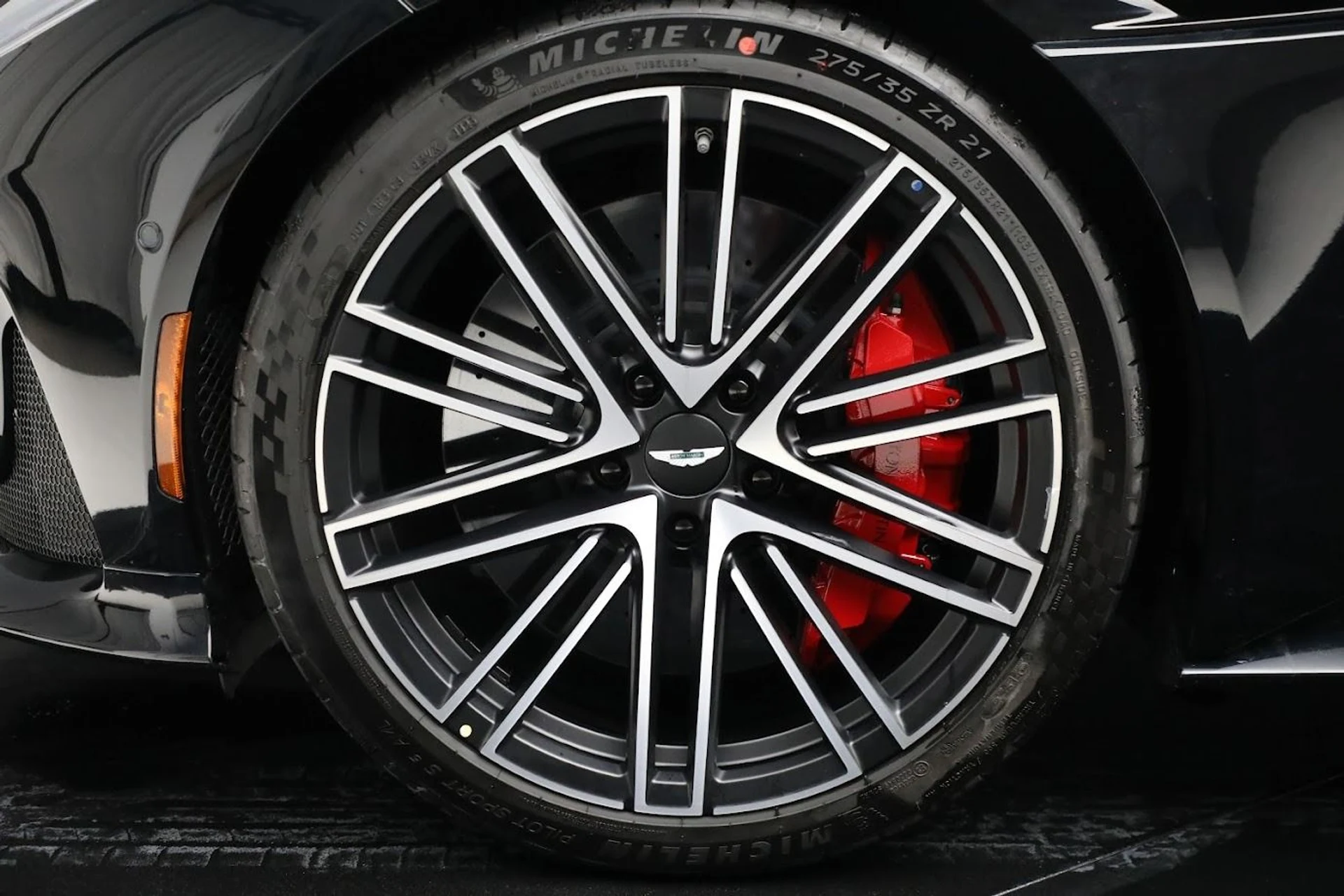 mph027_1409101885_Used_2024_Aston_Martin_DB_12_V8_a2465e3bb1