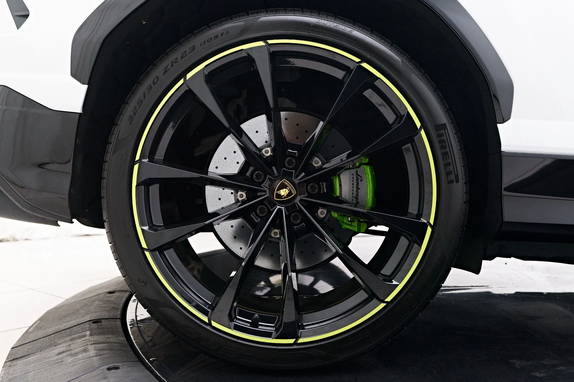 mph027_1411161838_Used_2022_Lamborghini_Urus_Base_1758404800_fb89c742e1