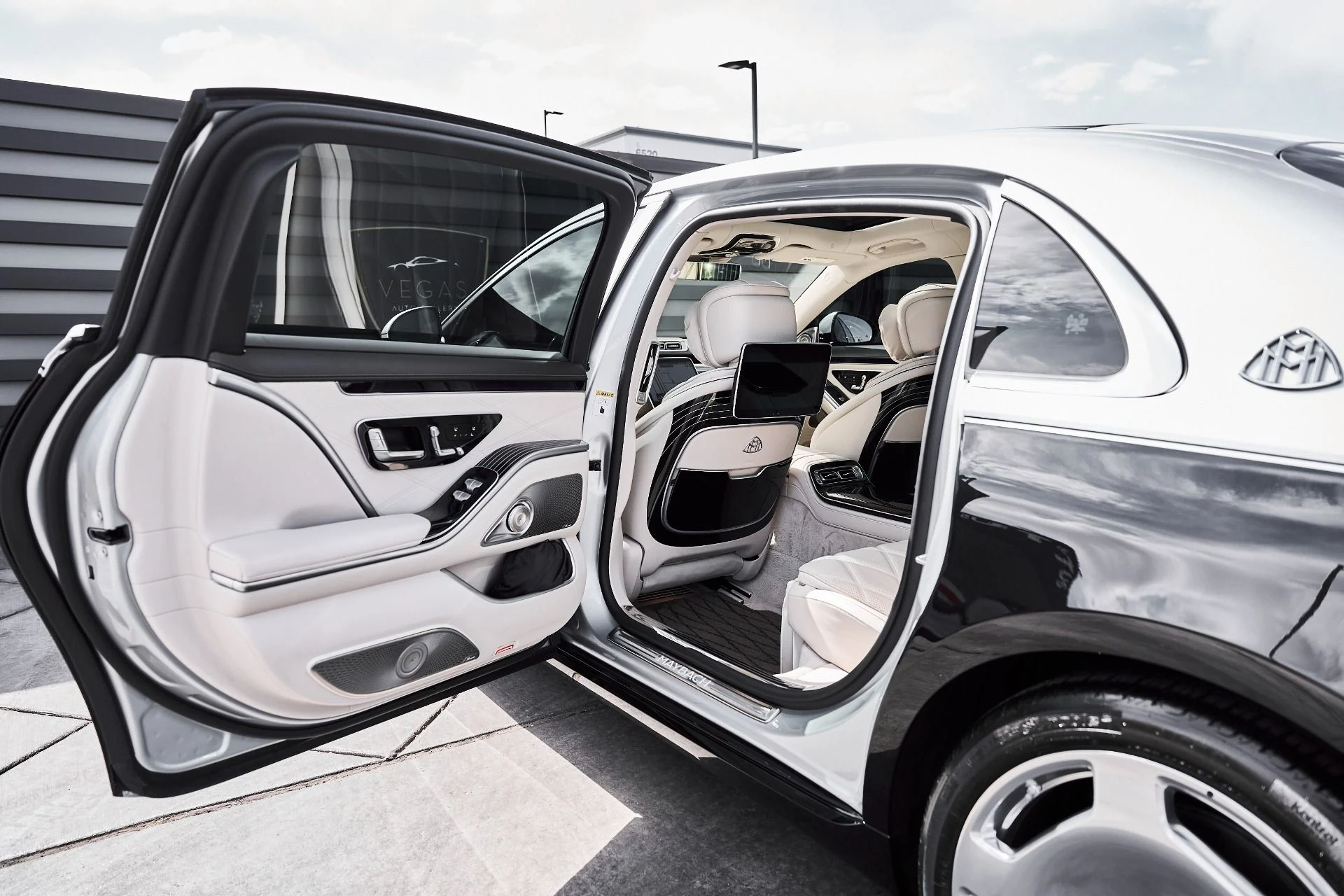 mph027_1412730327_Used_2024_Mercedes_Benz_S_Class_Maybach_S_580_1779327325_e1de4955ed