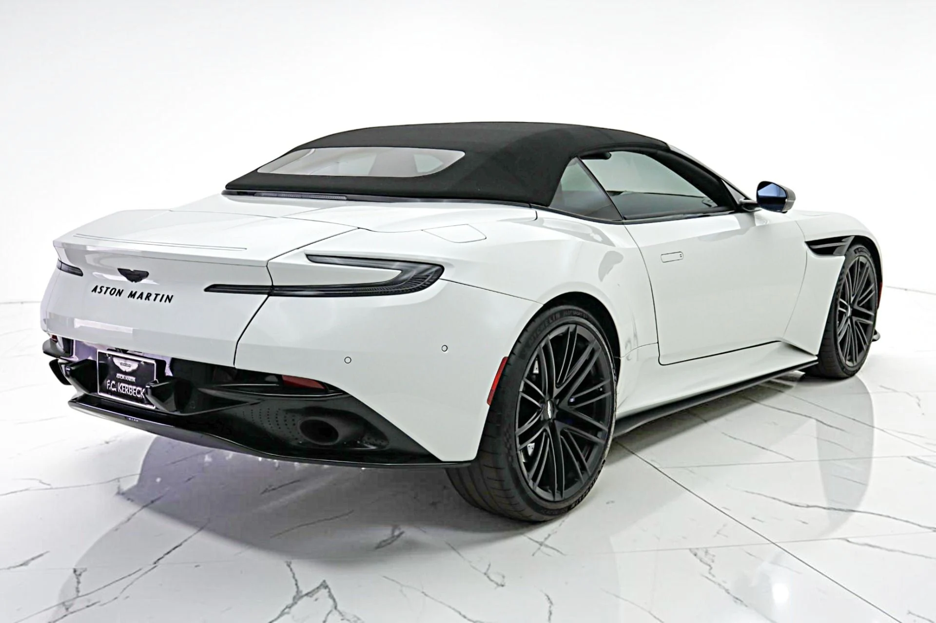 mph027_141522702_Used_2024_Aston_Martin_DB_12_Volante_8deffaa453