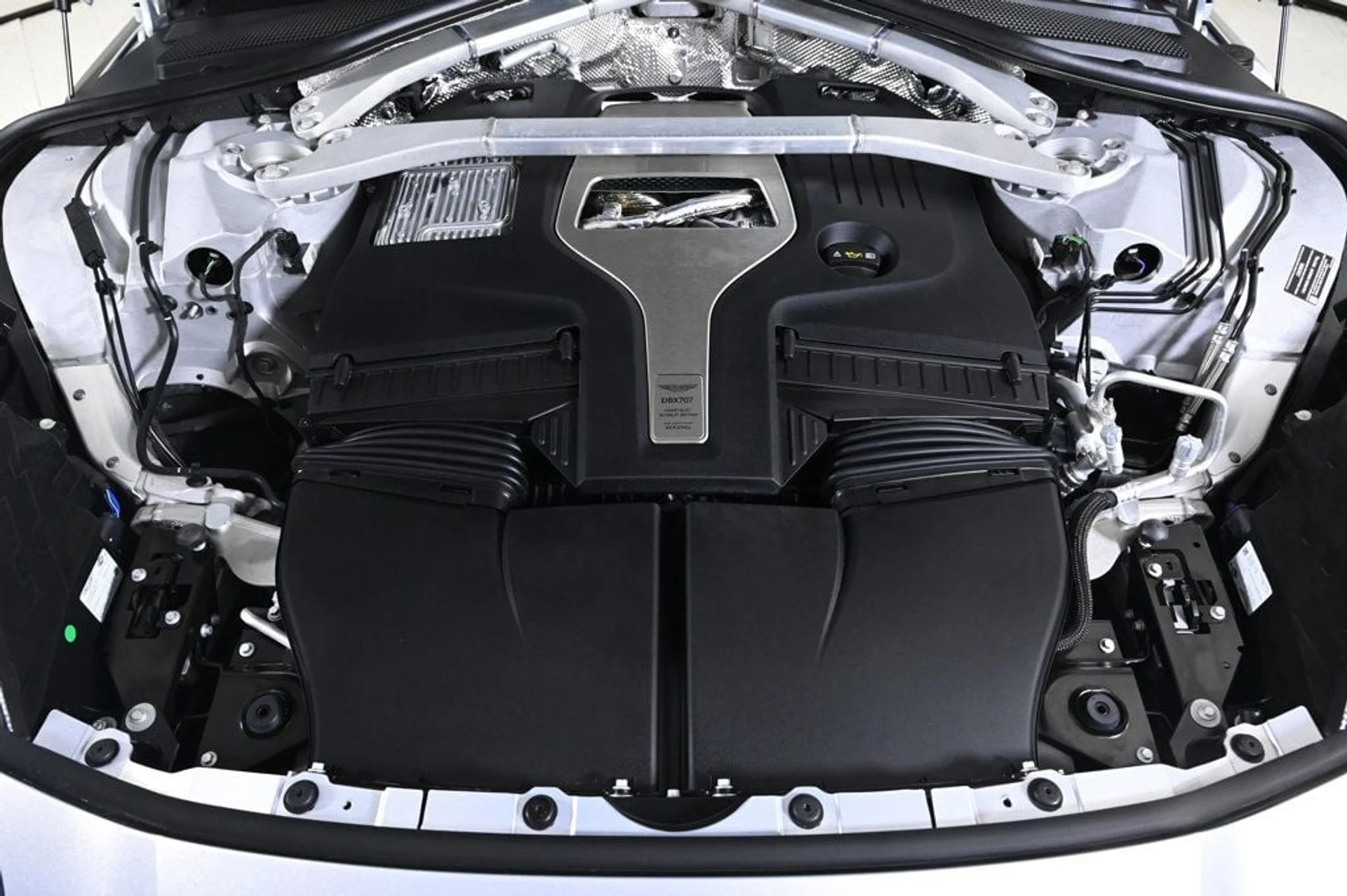 mph027_1418067604_new_2025_aston_martin_dbx_707awd_11350_22901313_27_1024_b9e776210a