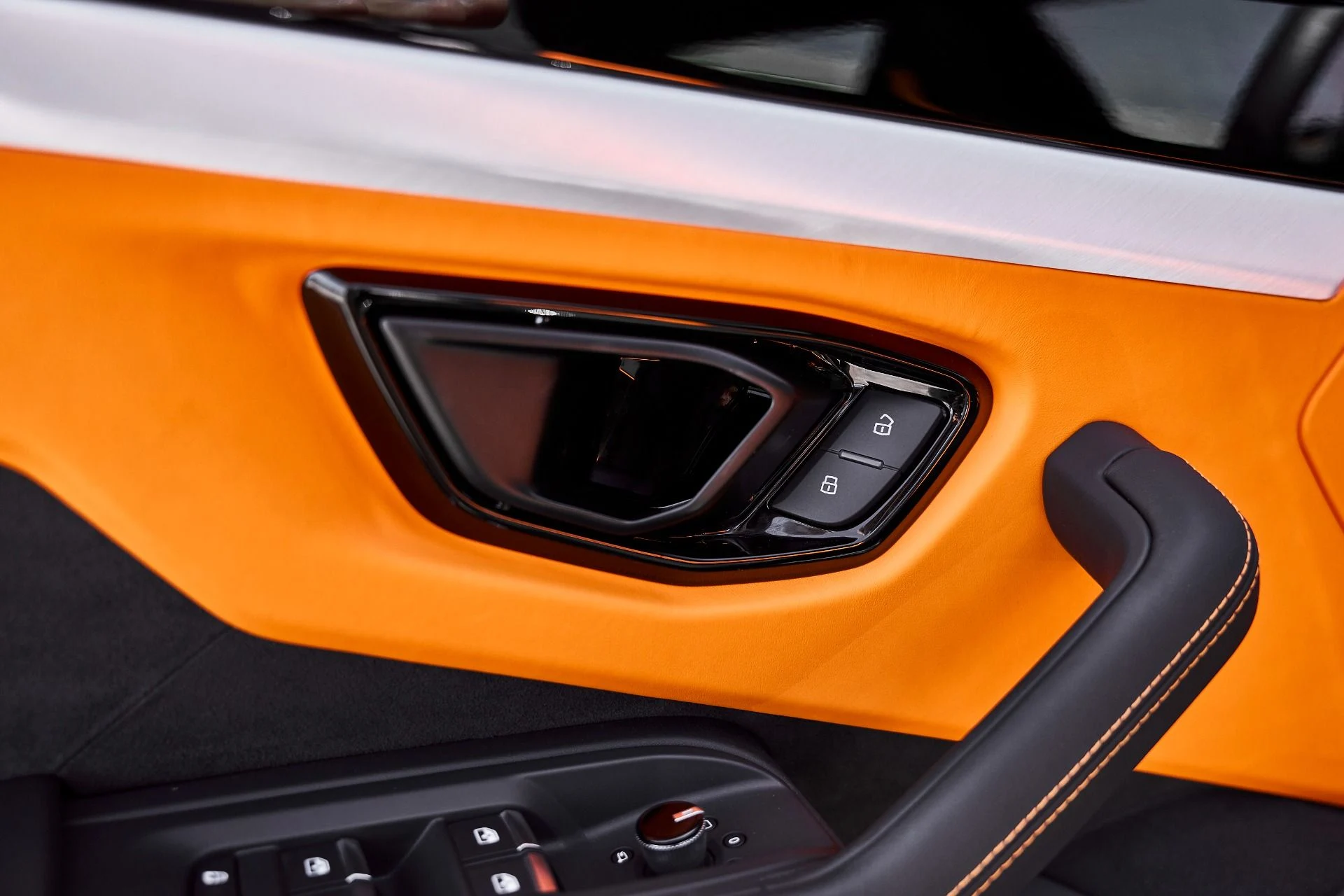 mph027_1425525983_Used_2025_Lamborghini_Urus_SE_1779992004_41c3036197