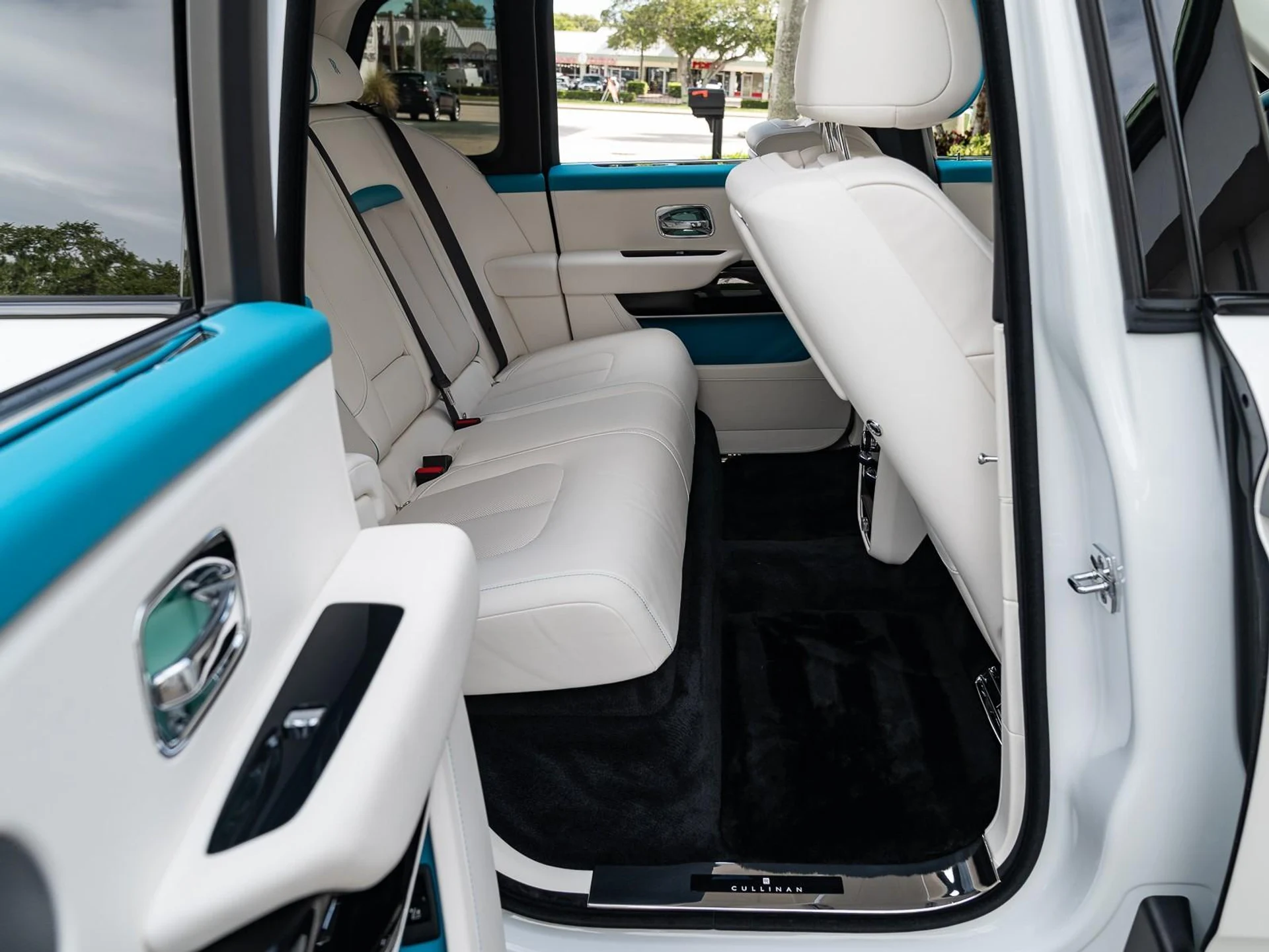 mph027_1430082655_Used_2023_Rolls_Royce_Cullinan_1761685681_43d1f7099b