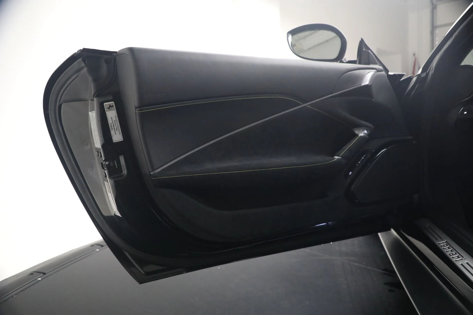 mph027_1439900891_Used_2025_Ferrari_Roma_Spider_1772825700_6b44690680