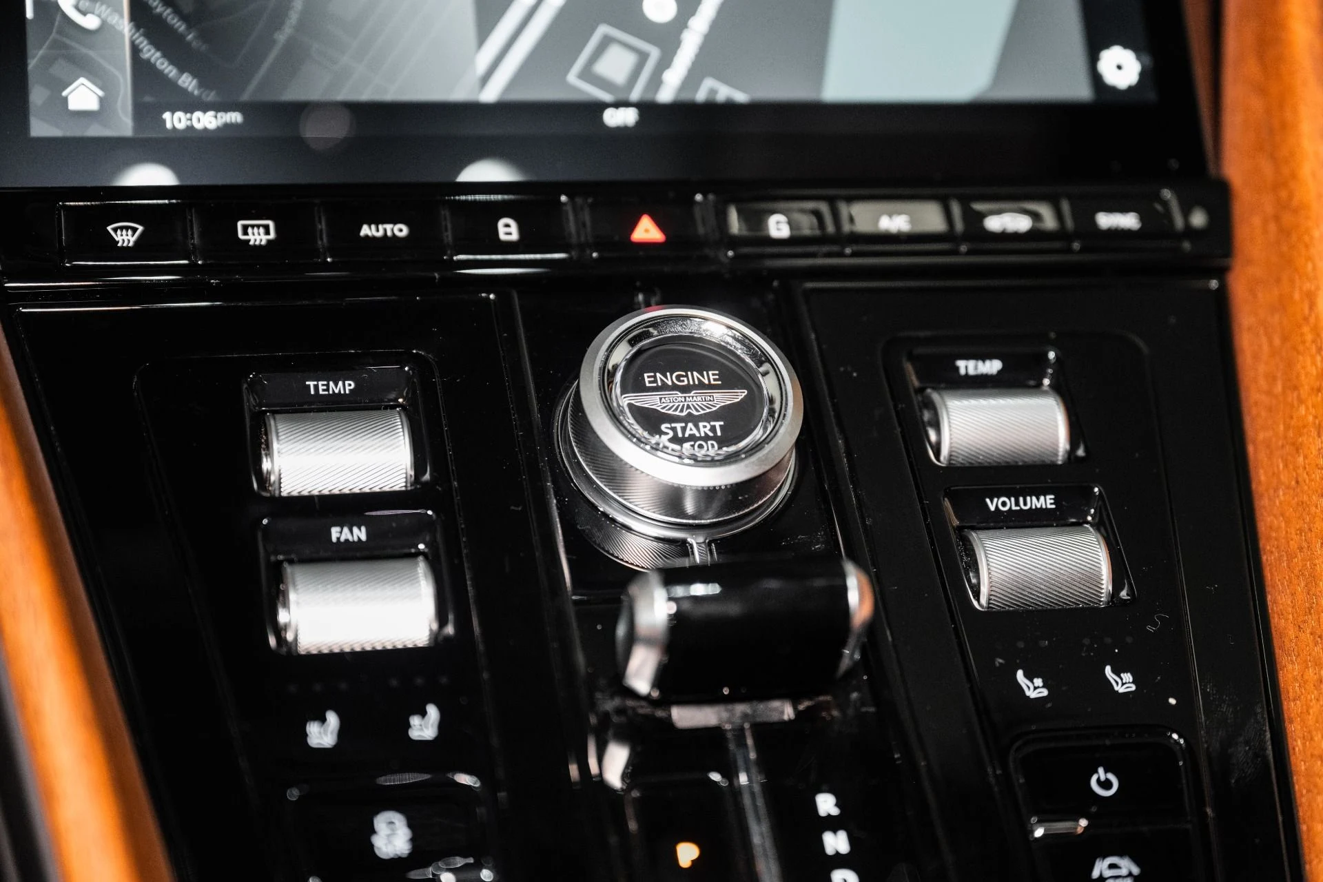 mph027_1440318864_Used_2025_Aston_Martin_DB_12_Coupe_1748960287_6b109e3149