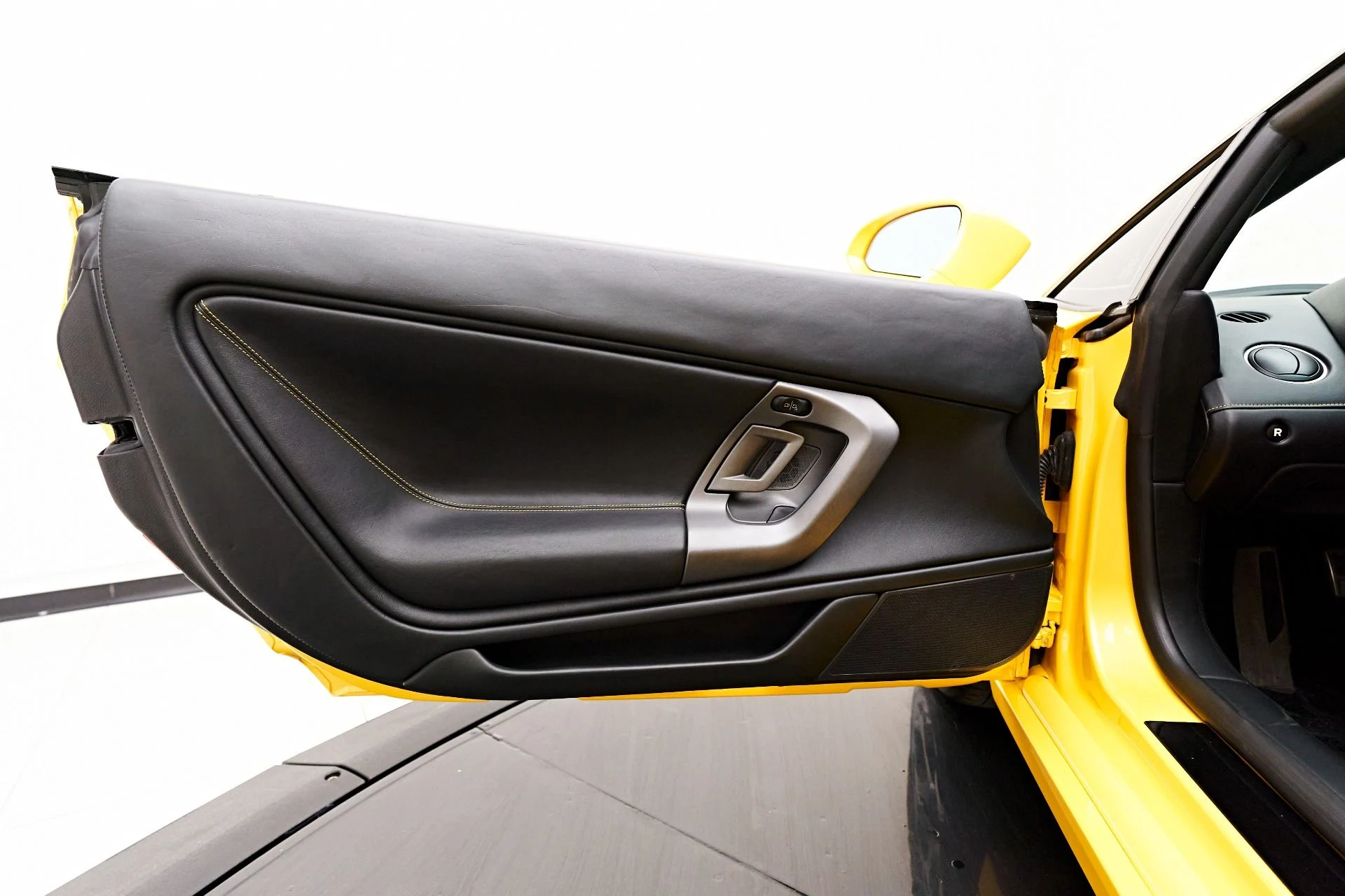 mph027_1454569322_Used_2005_Lamborghini_Gallardo_1703127301_944d134d4b