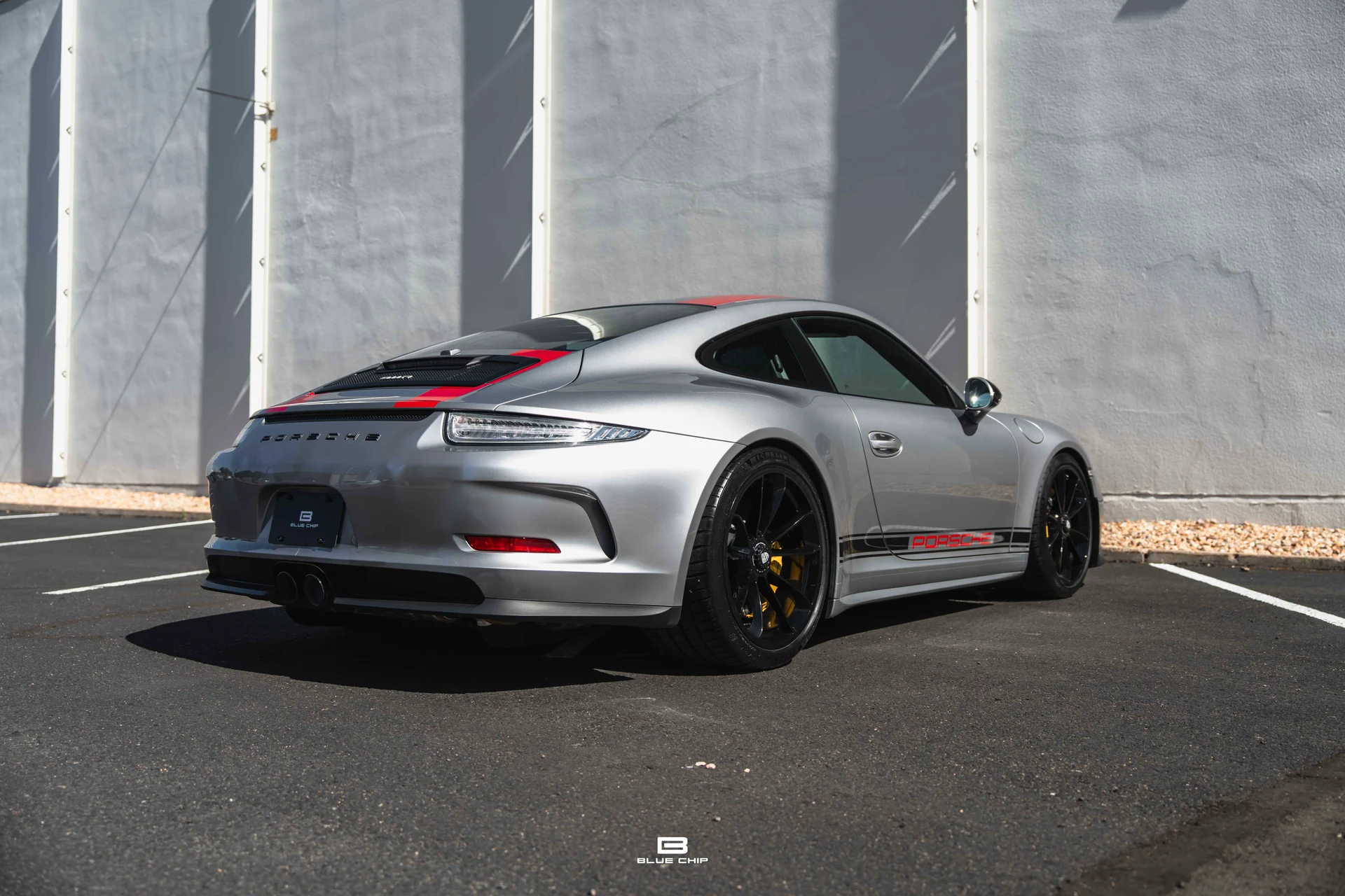 mph027_1460422494_6a2c7e14f60e4708caebfe24_2016_Porsche_911_R_28_4851a8db3c